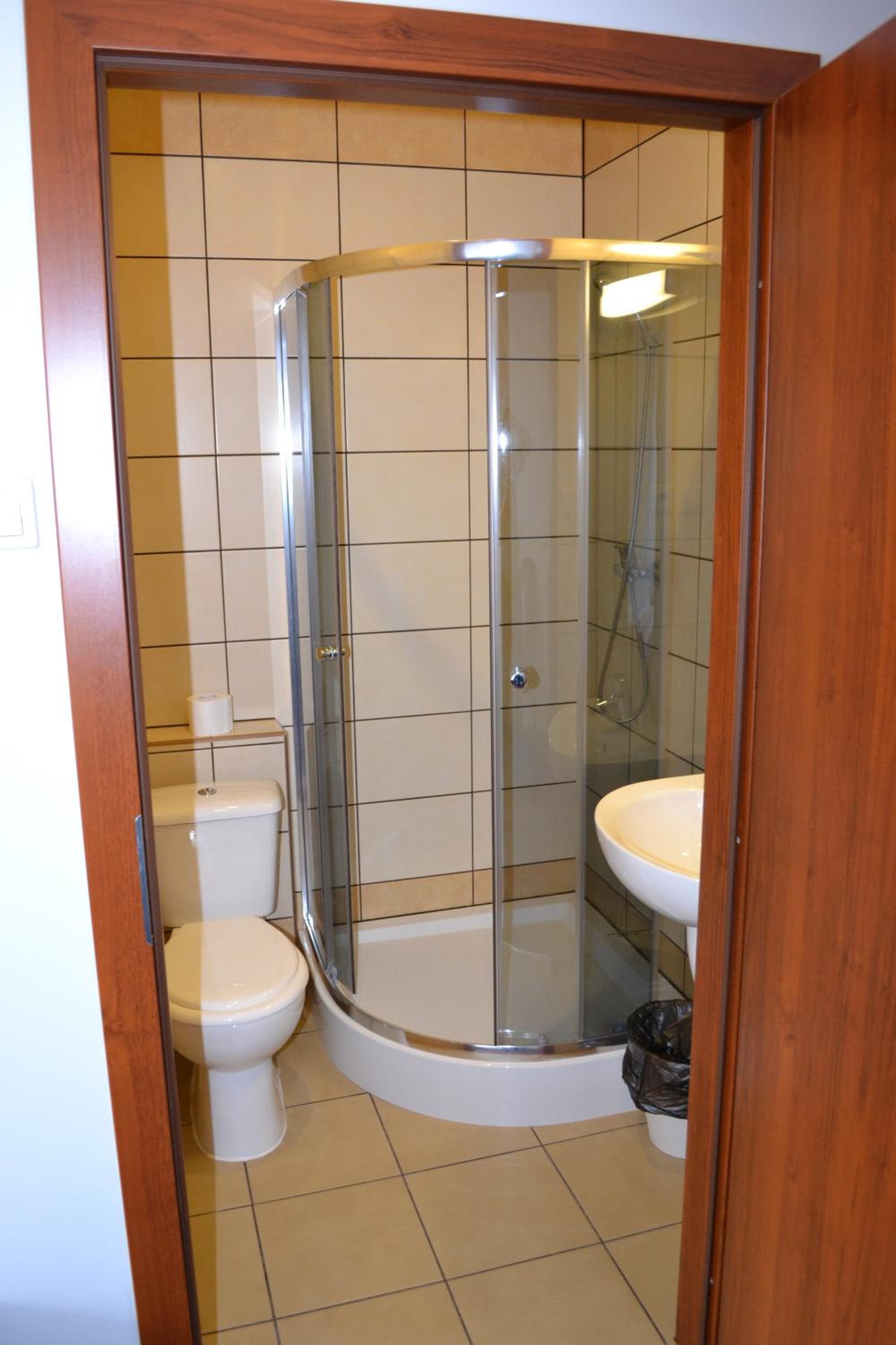 Triple Room with Bathroom - Photo 9