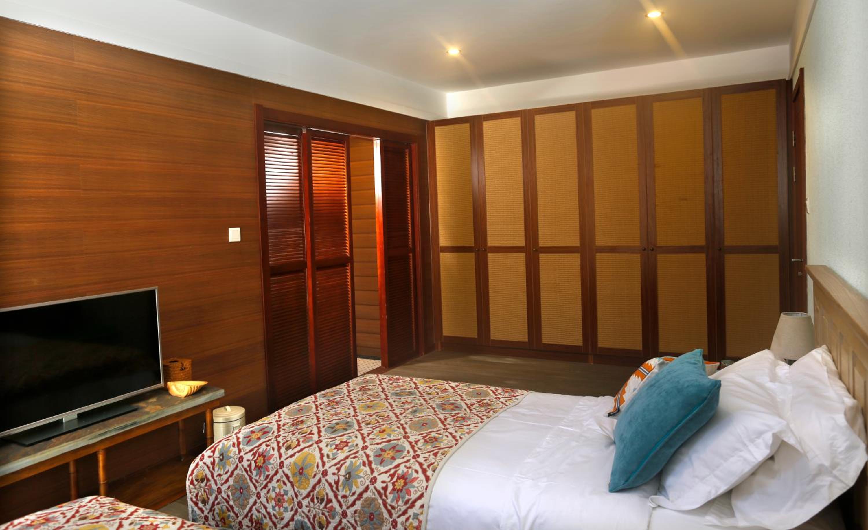 Studio Apartment - Photo 1