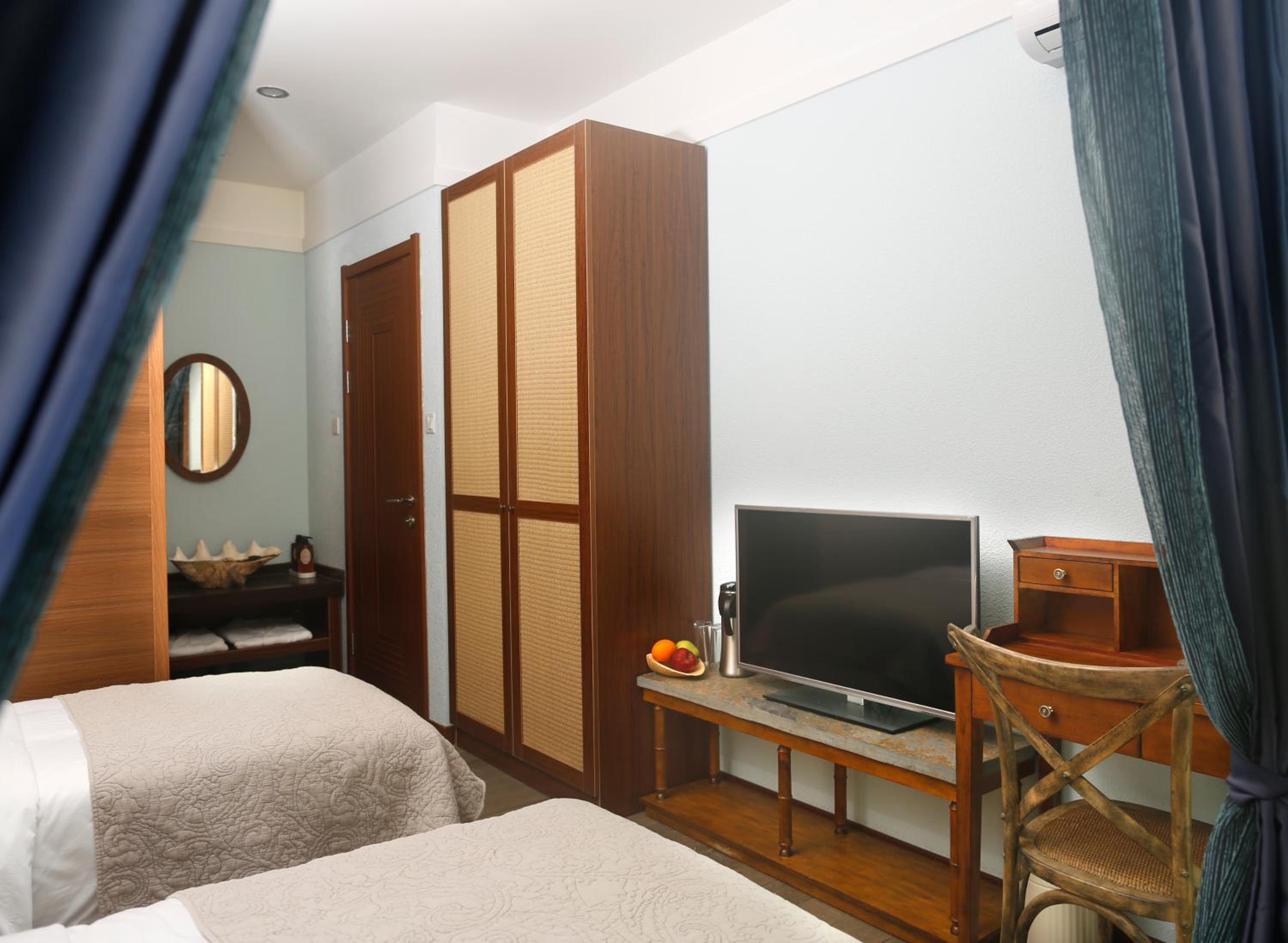 Standard Double or Twin Room with Garden View - Photo 4