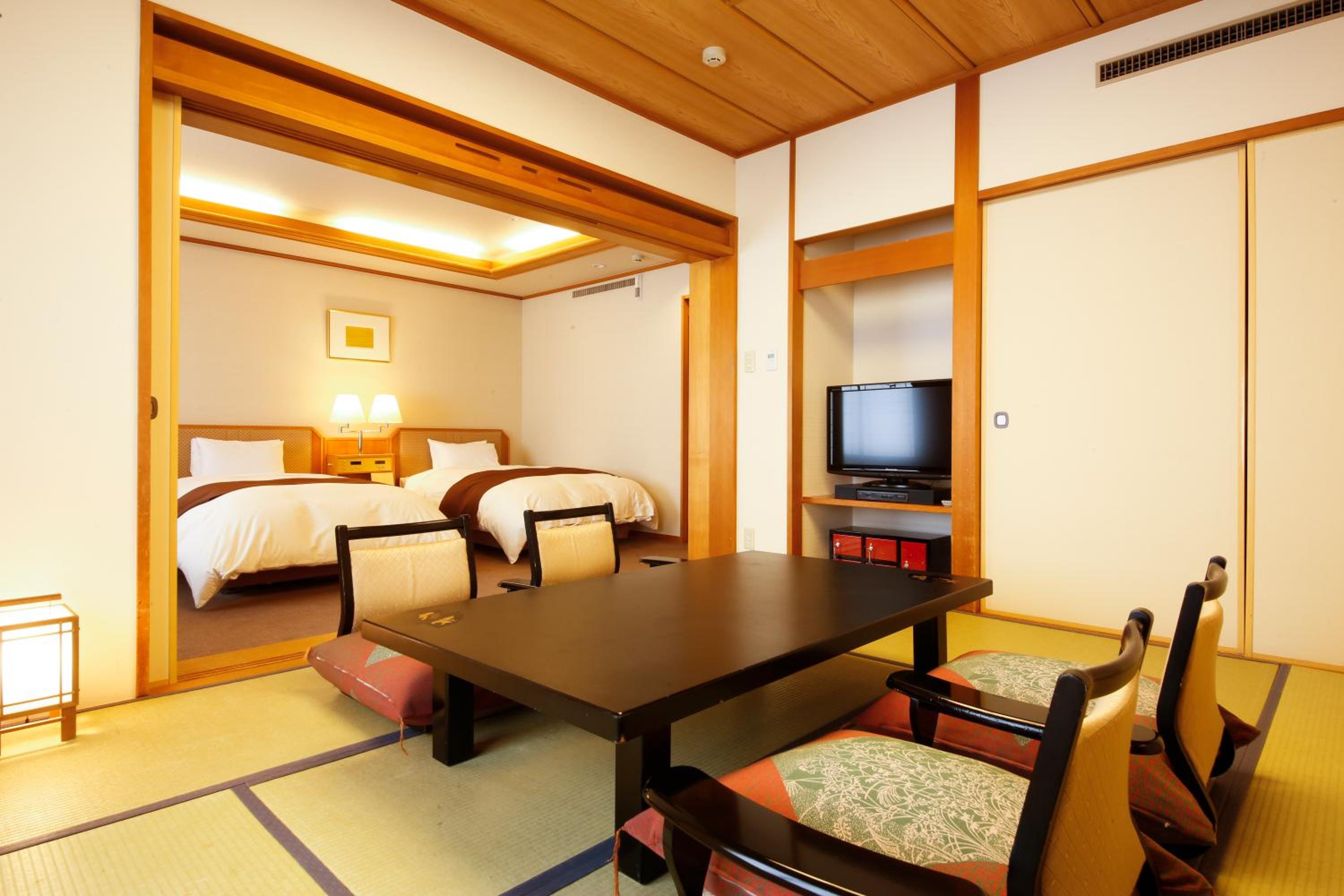 Standard Twin Room with Tatami Area - Non-Smoking - Tenryokaku Wing - Photo 1