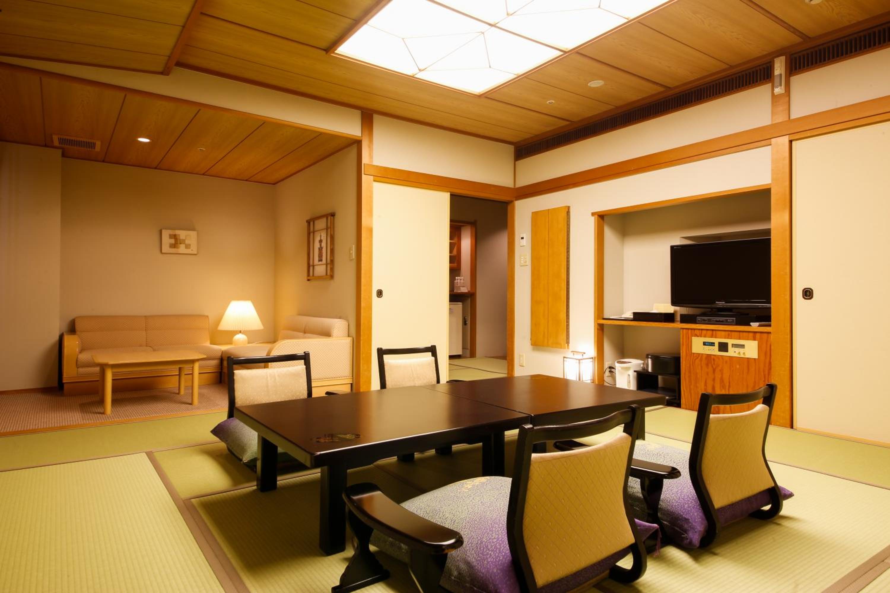 Standard Japanese-Style Room - Non-Smoking - Tenryokaku Wing - Photo 1
