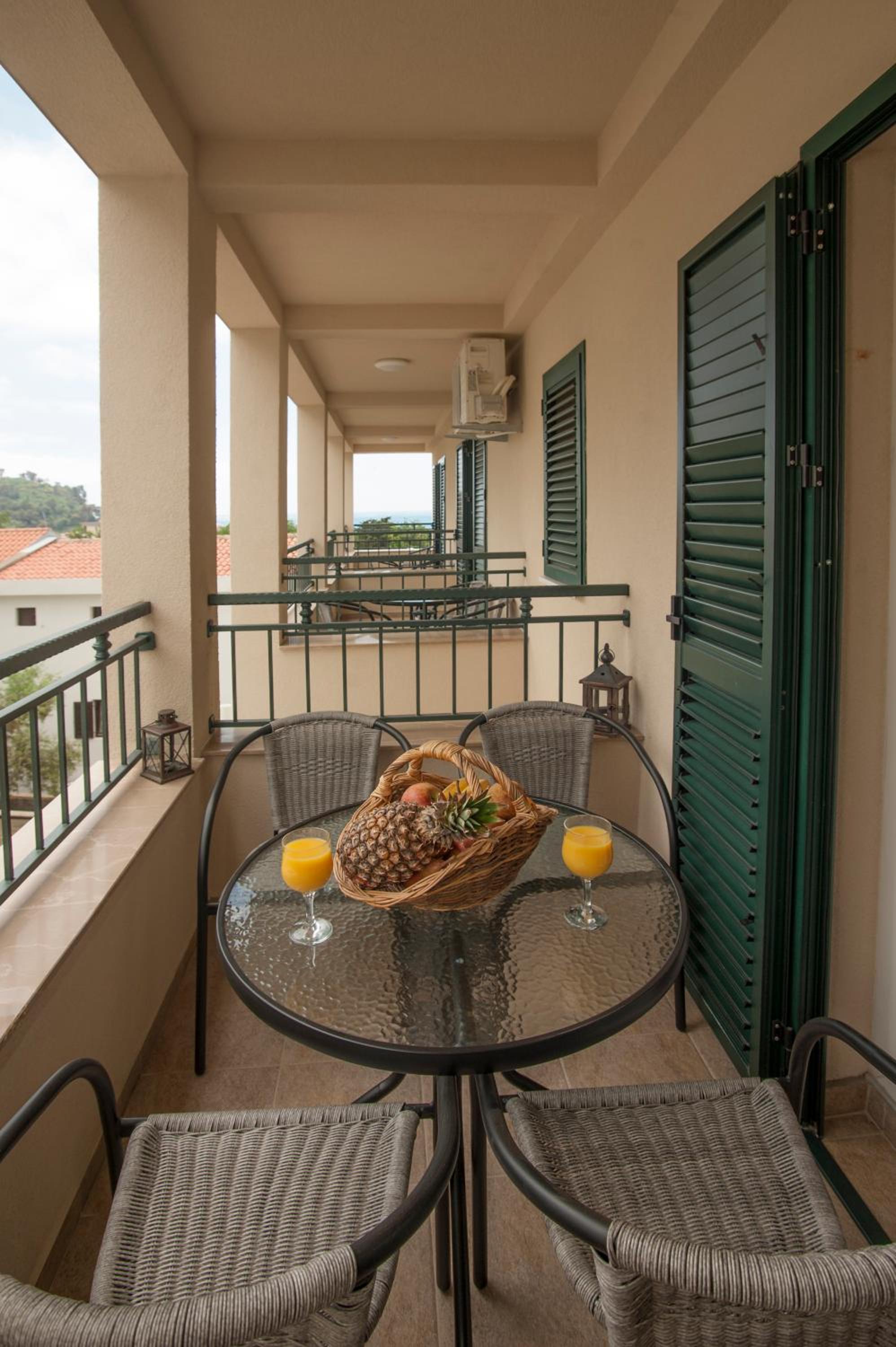 Studio with Balcony and Side Sea View photo 3