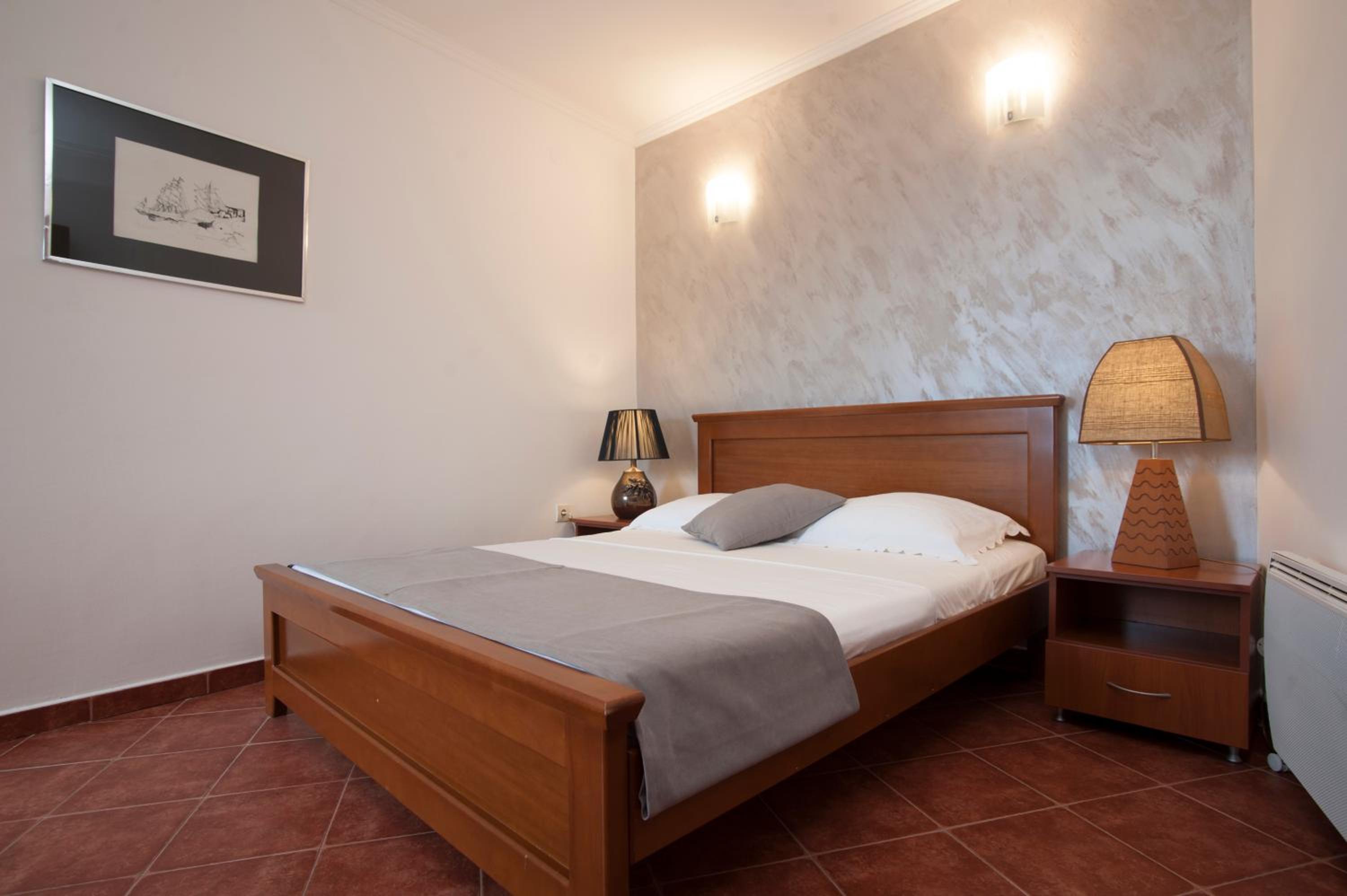 One-Bedroom Apartment with Balcony and Side Sea View photo 1
