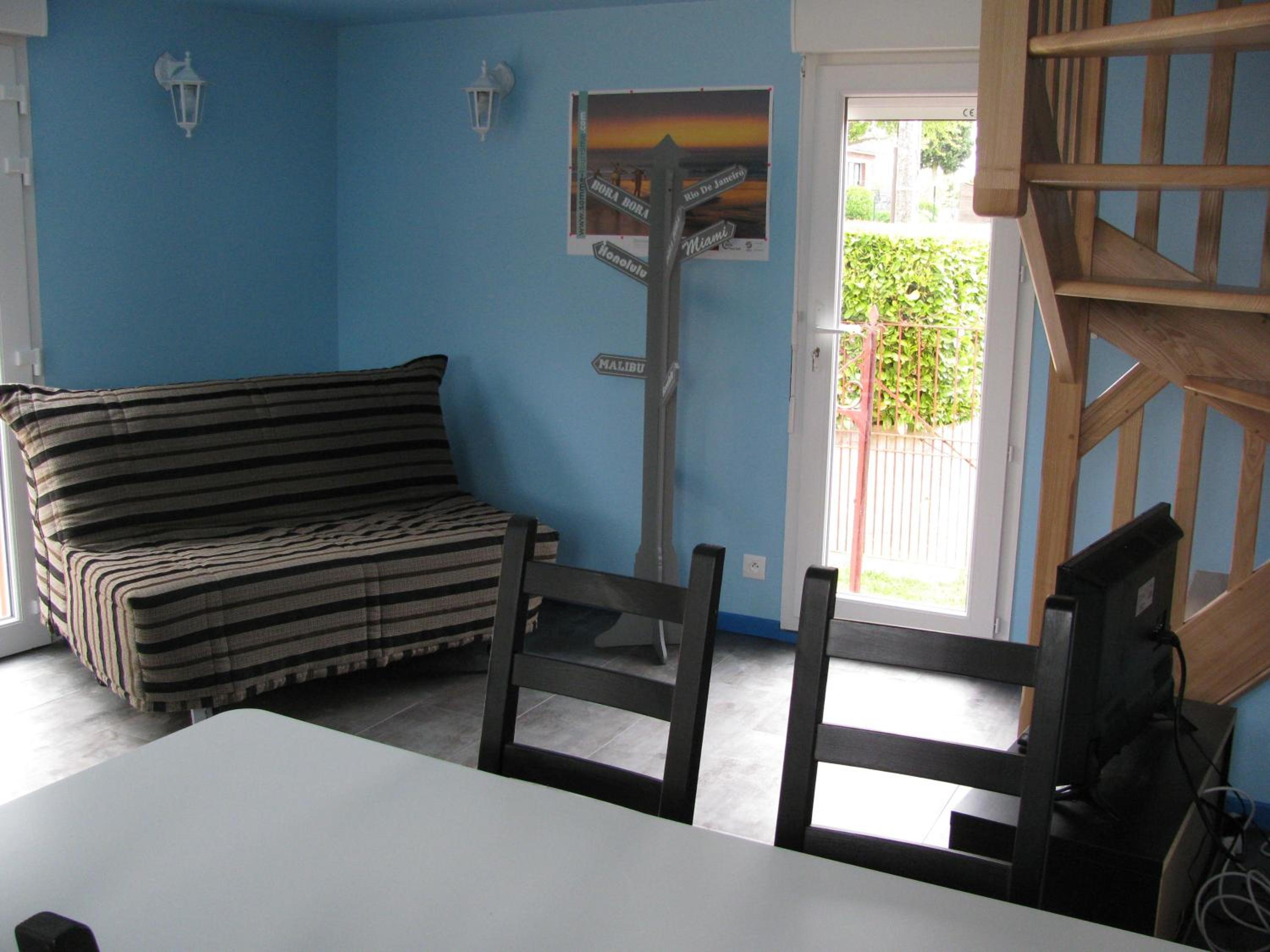 Two-Bedroom House - Photo 2