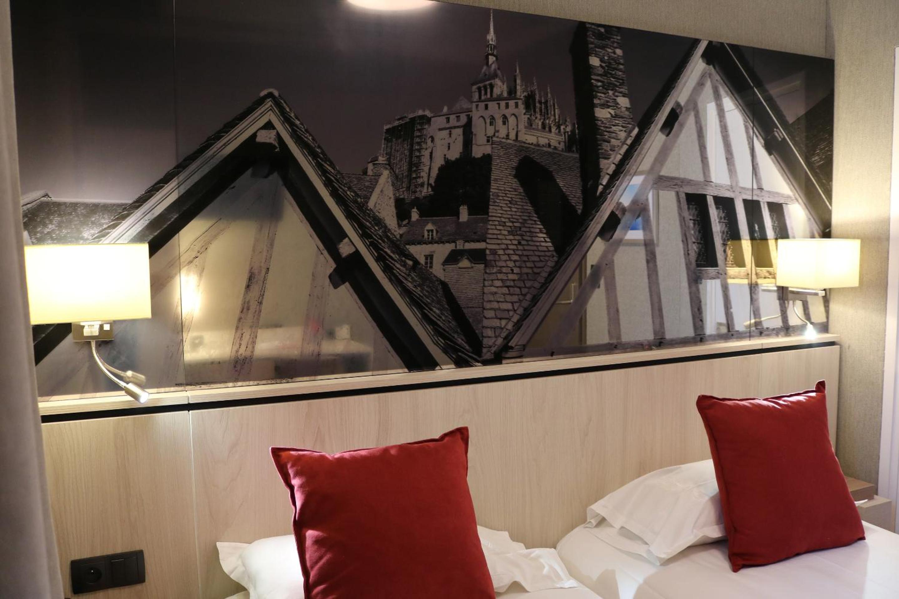 Double or Twin Room - Main Building photo 3