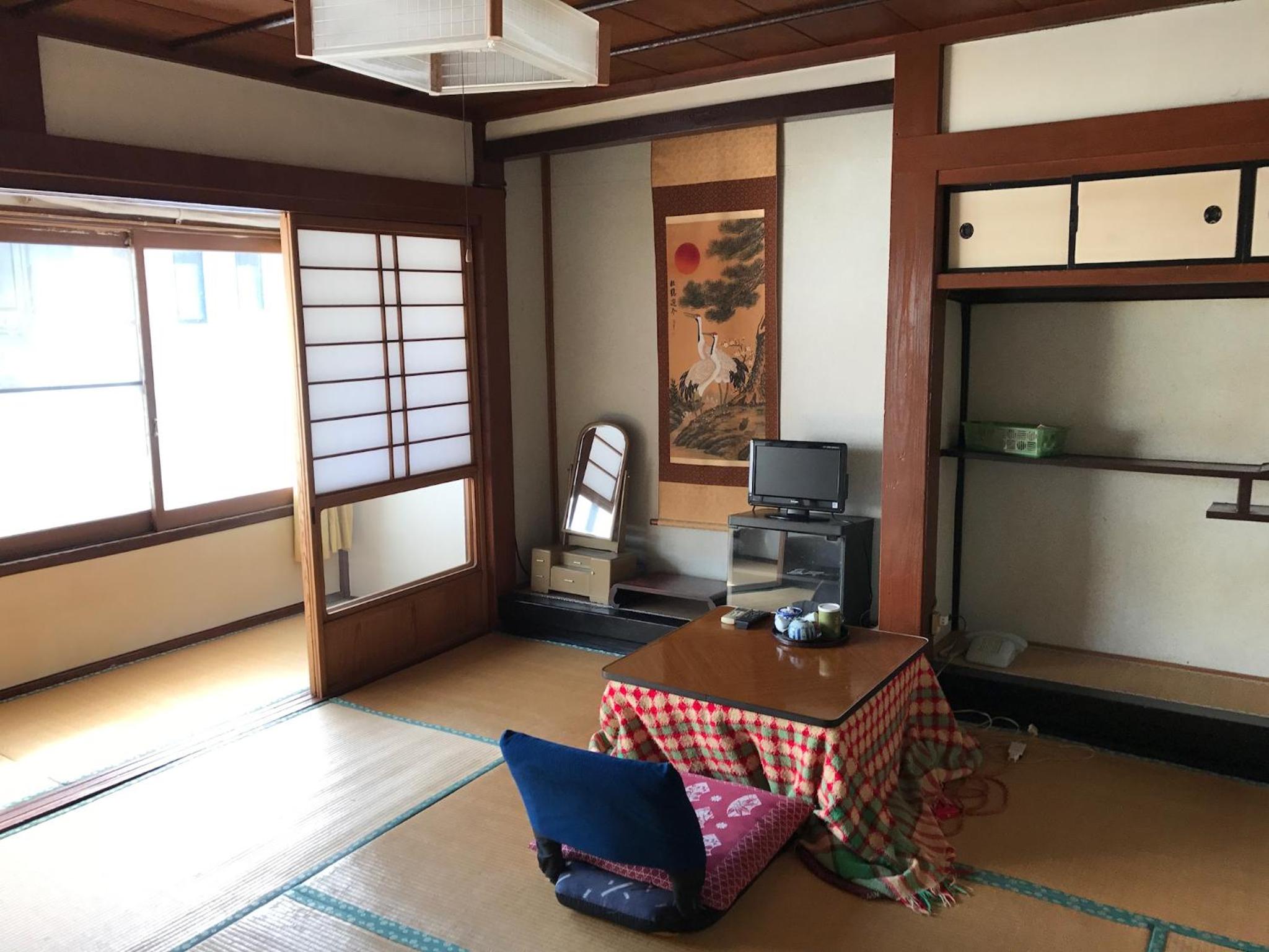 Economy Twin Room photo 3