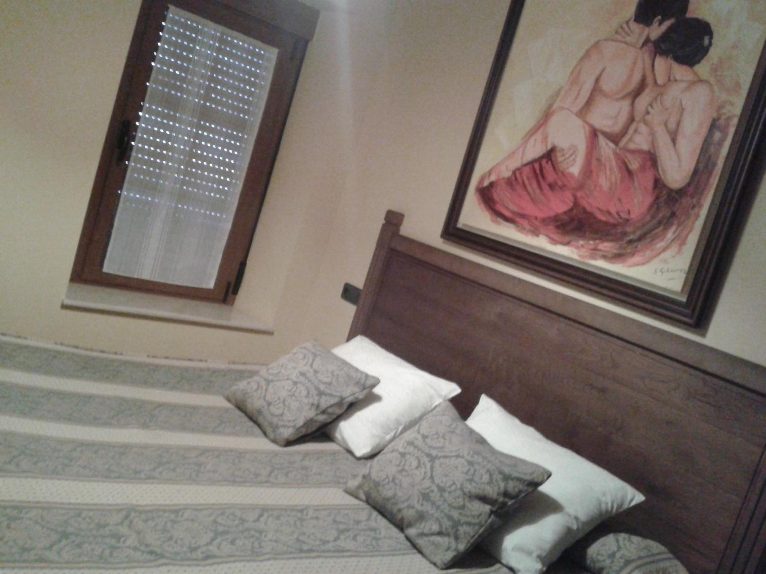 Three-Bedroom Apartment - Photo 4