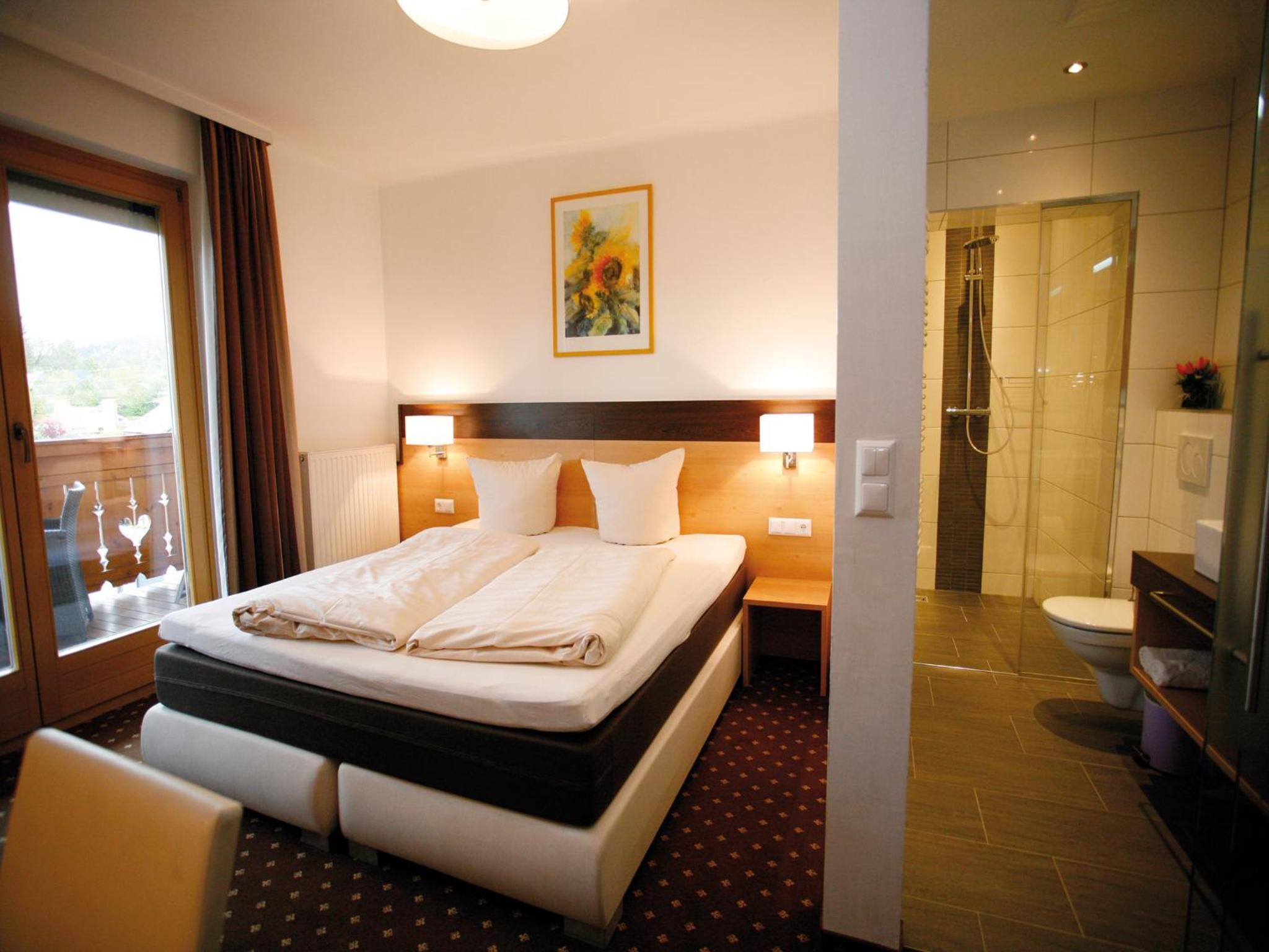Double Room with Balcony - Photo 4