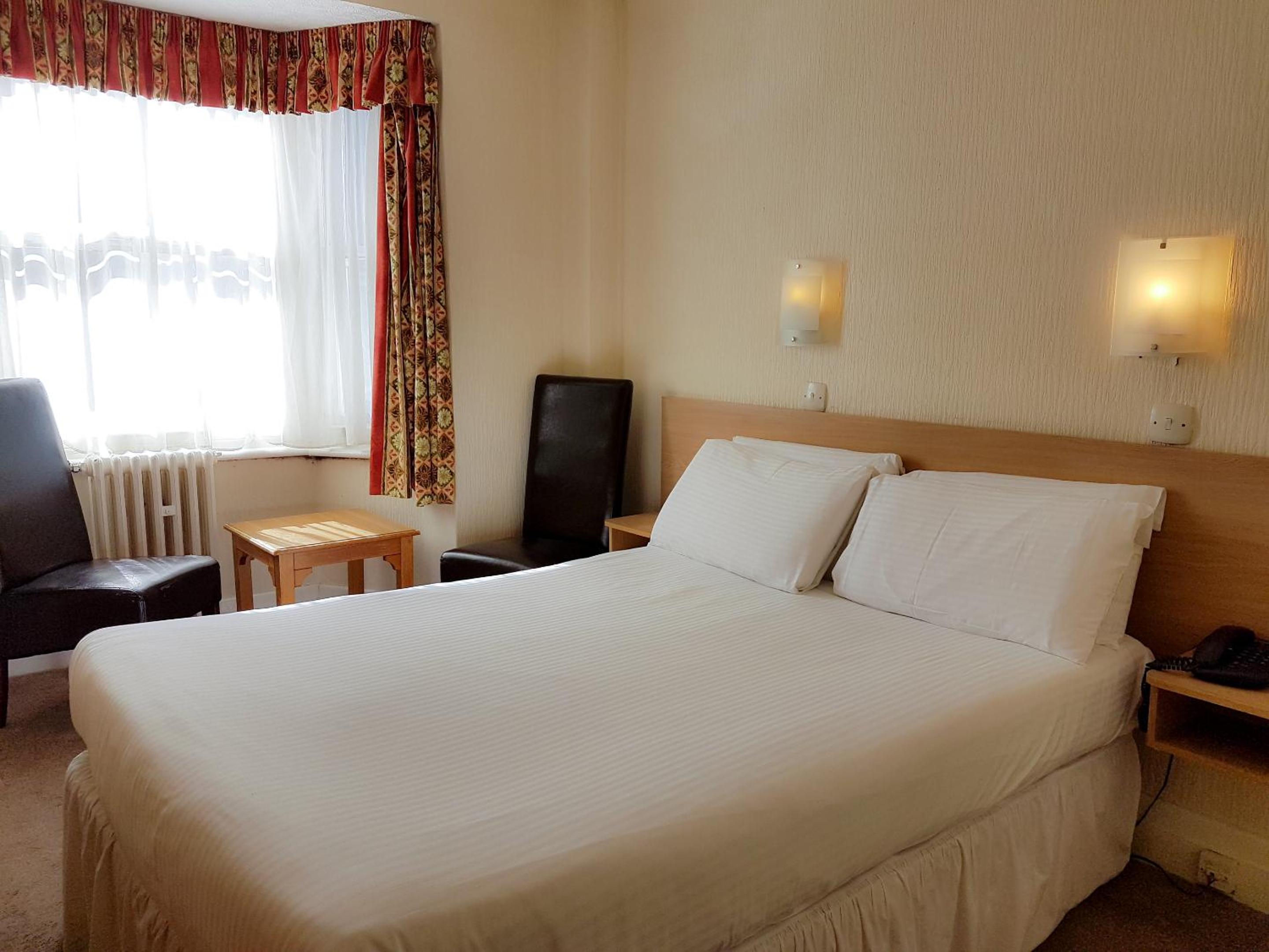 Compact Double Room - Photo 9