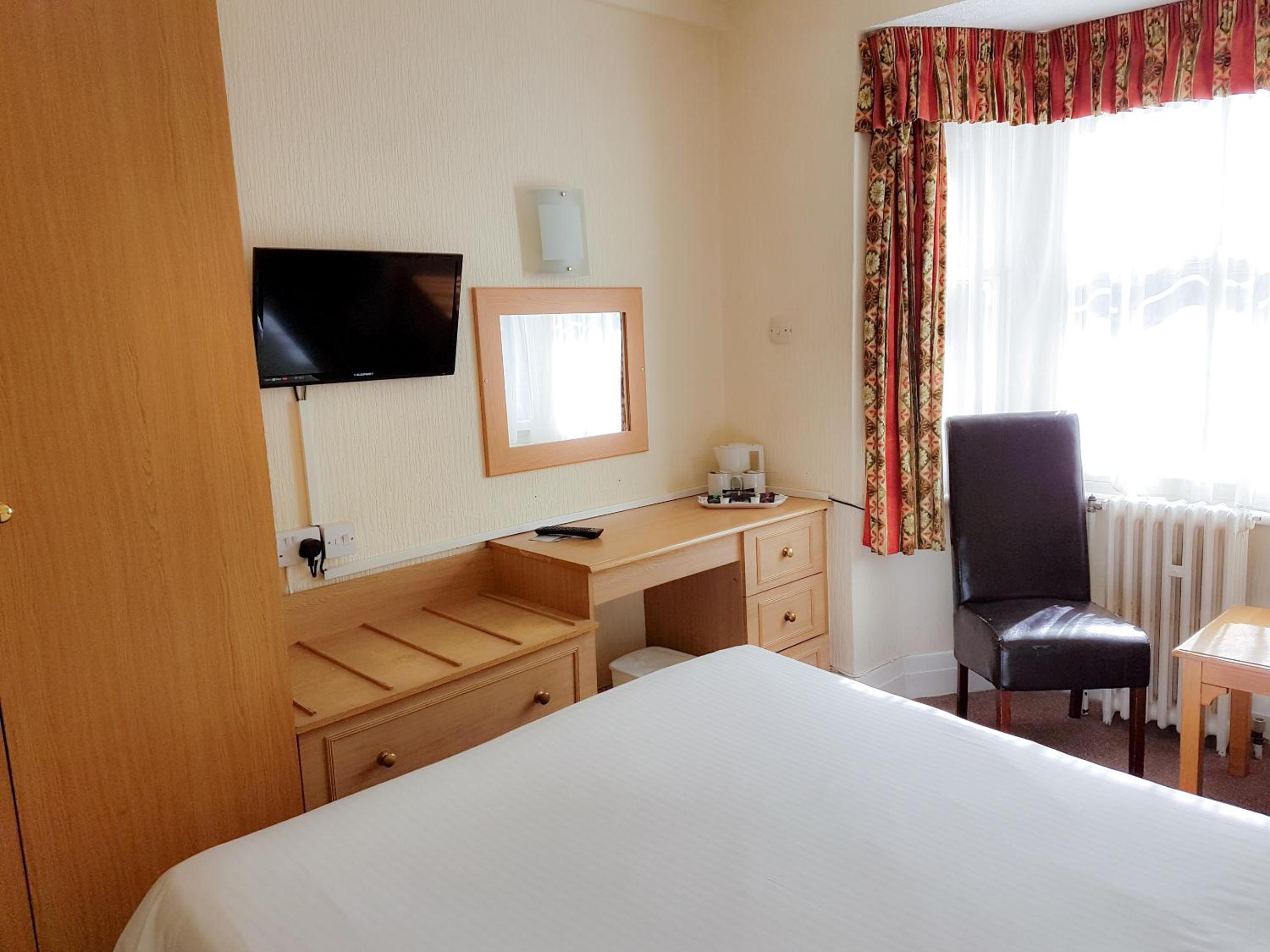 Compact Double Room - Photo 8