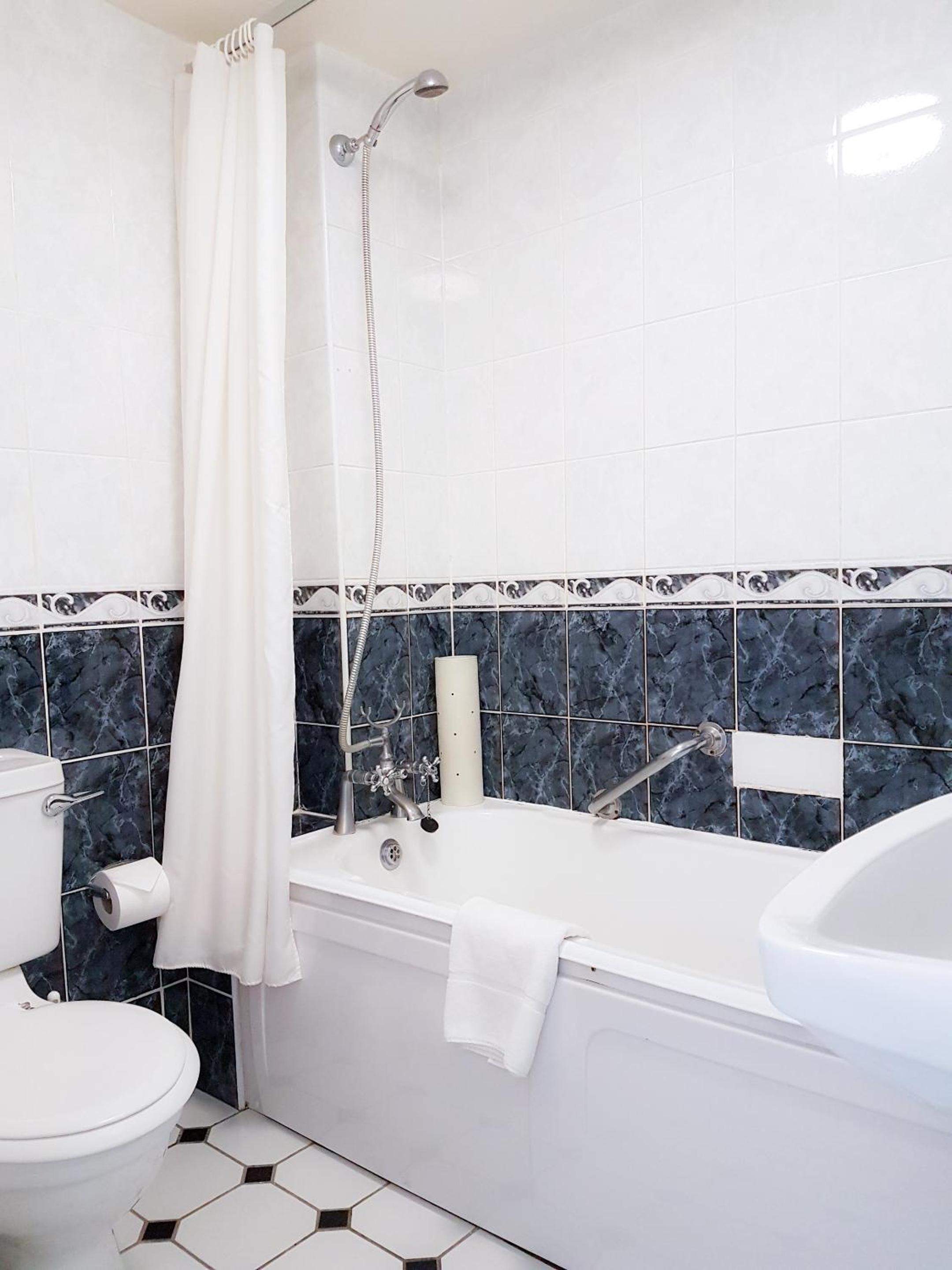 Compact Double Room - Photo 11