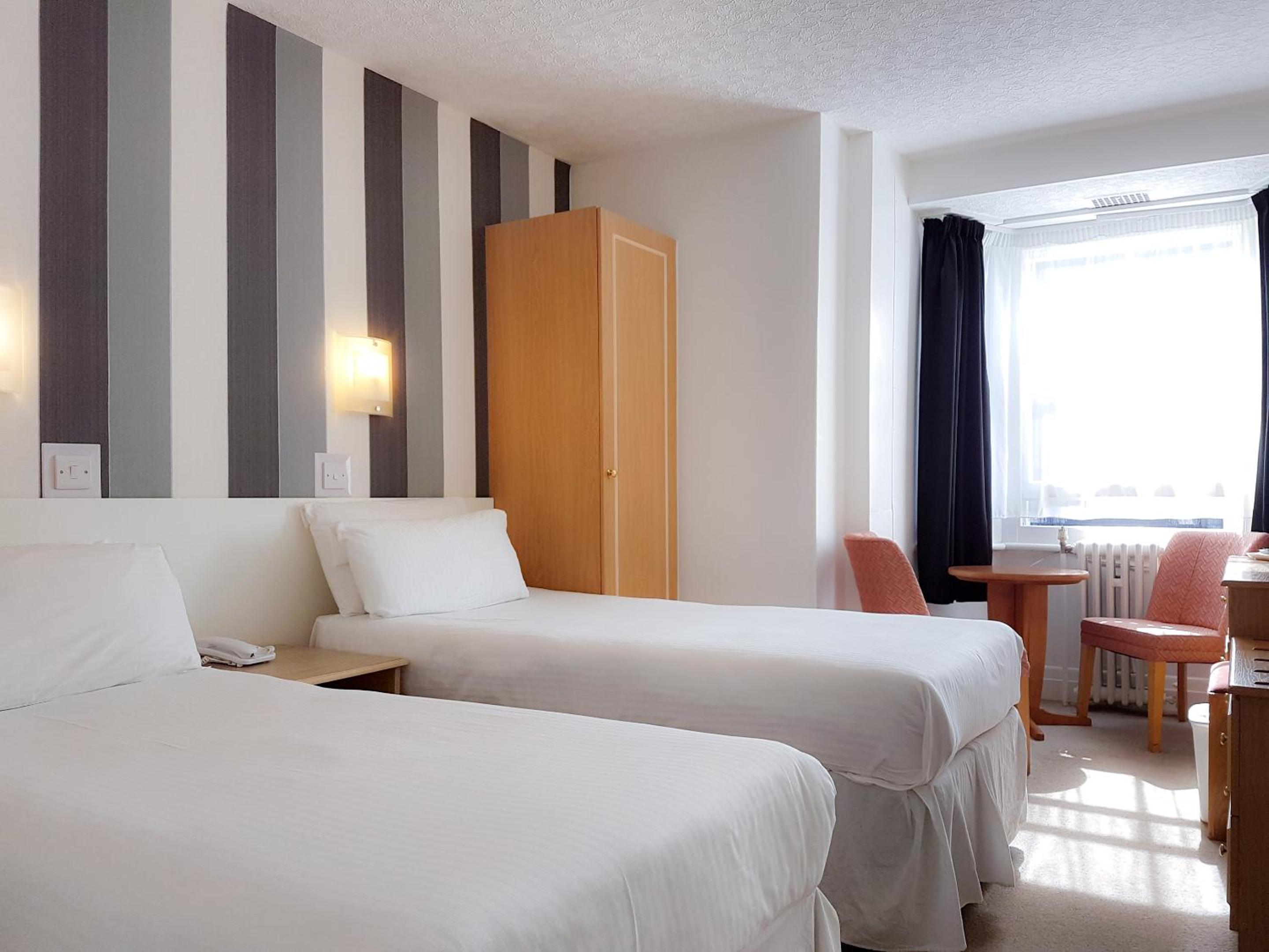 Standard Twin Room - Photo 1