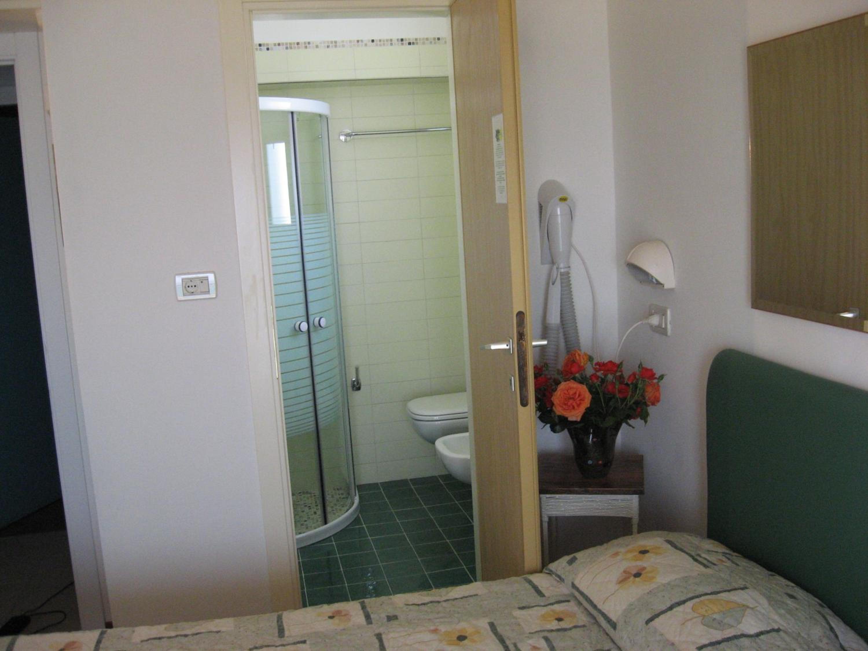 Double Room - Photo 7
