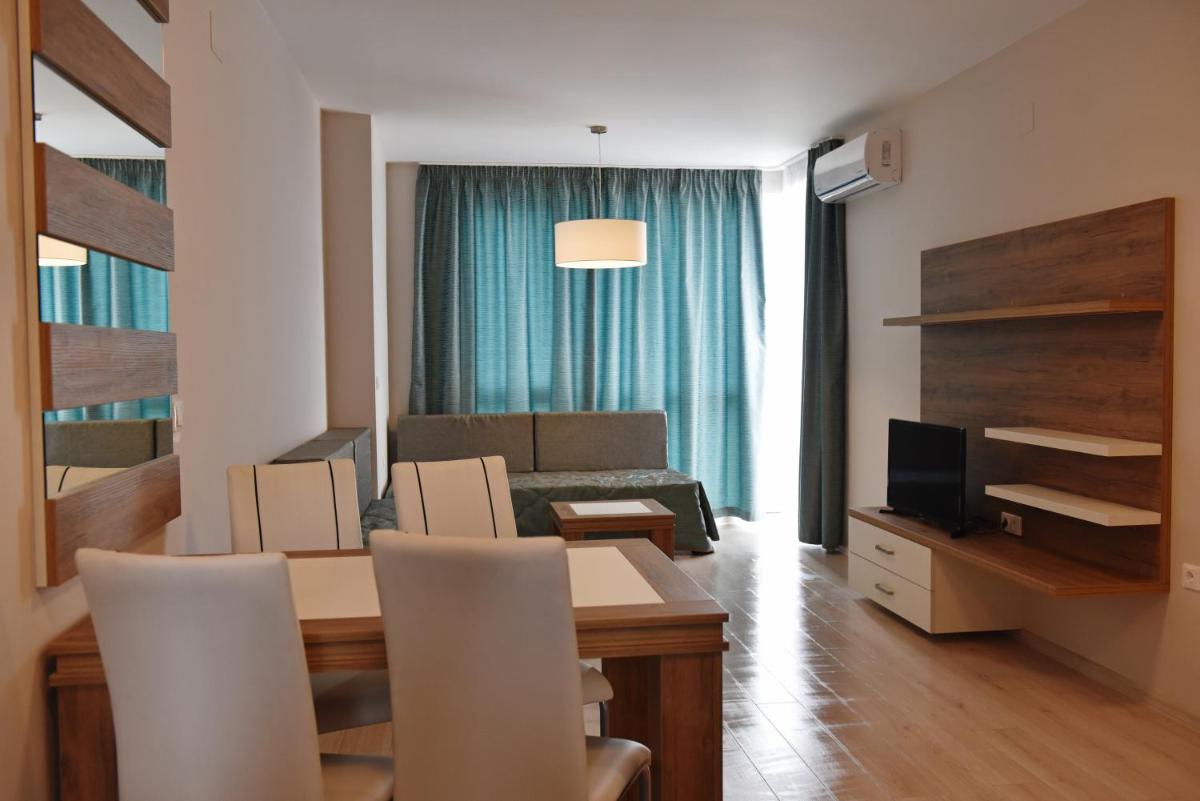 One-Bedroom Apartment with Sea View photo 1