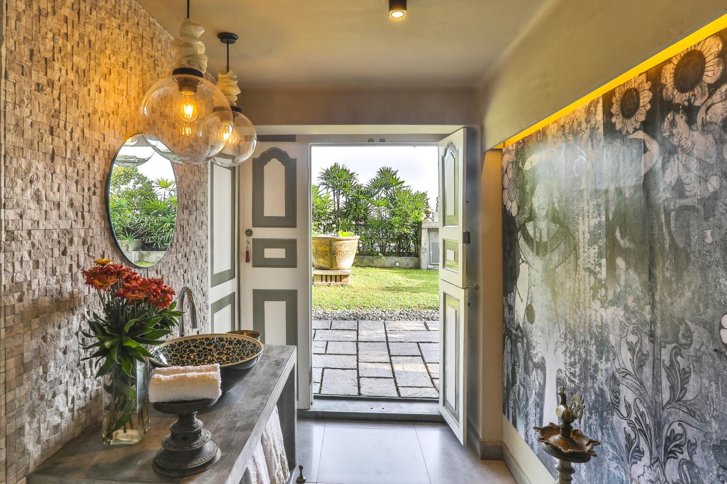 King Room with Garden Access photo 2