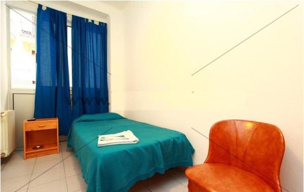 Single Room with Shared Bathroom photo 3