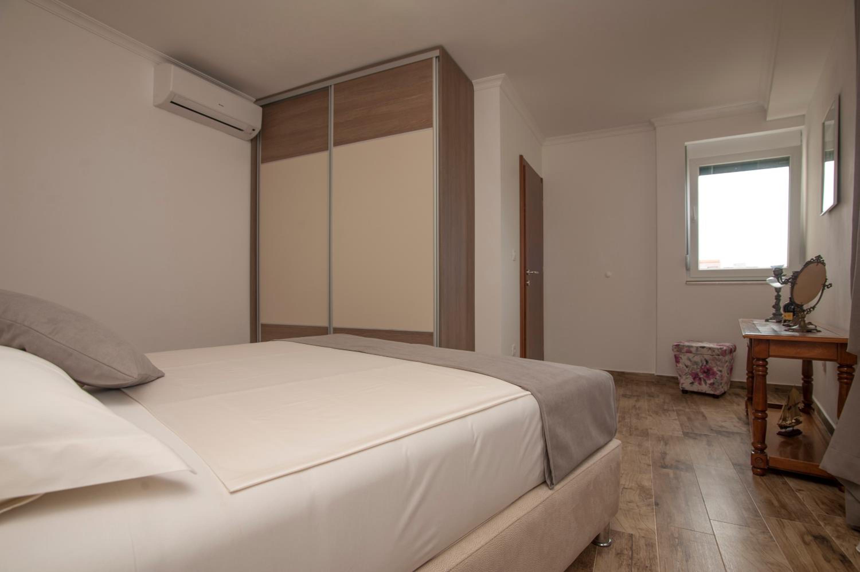 Deluxe Suite with Sea View photo 3