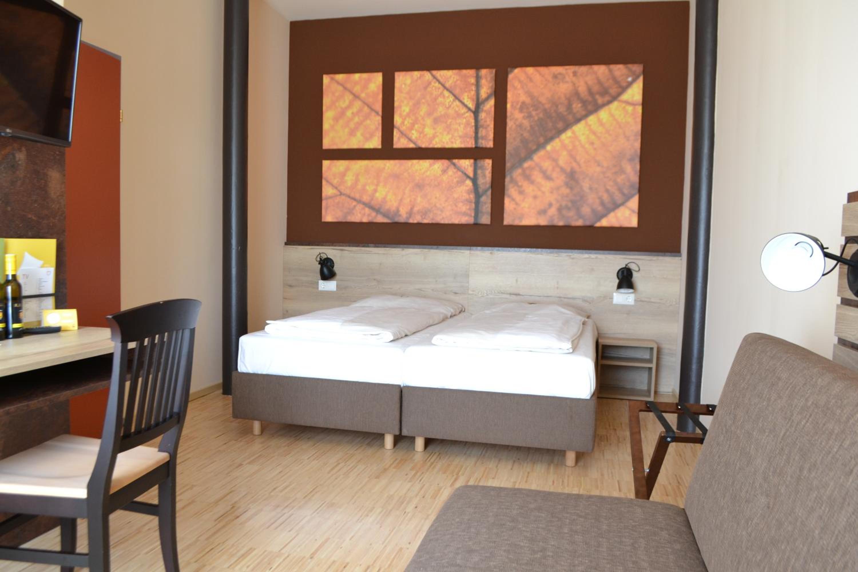 Family Room  with 2 bedrooms - Photo 3