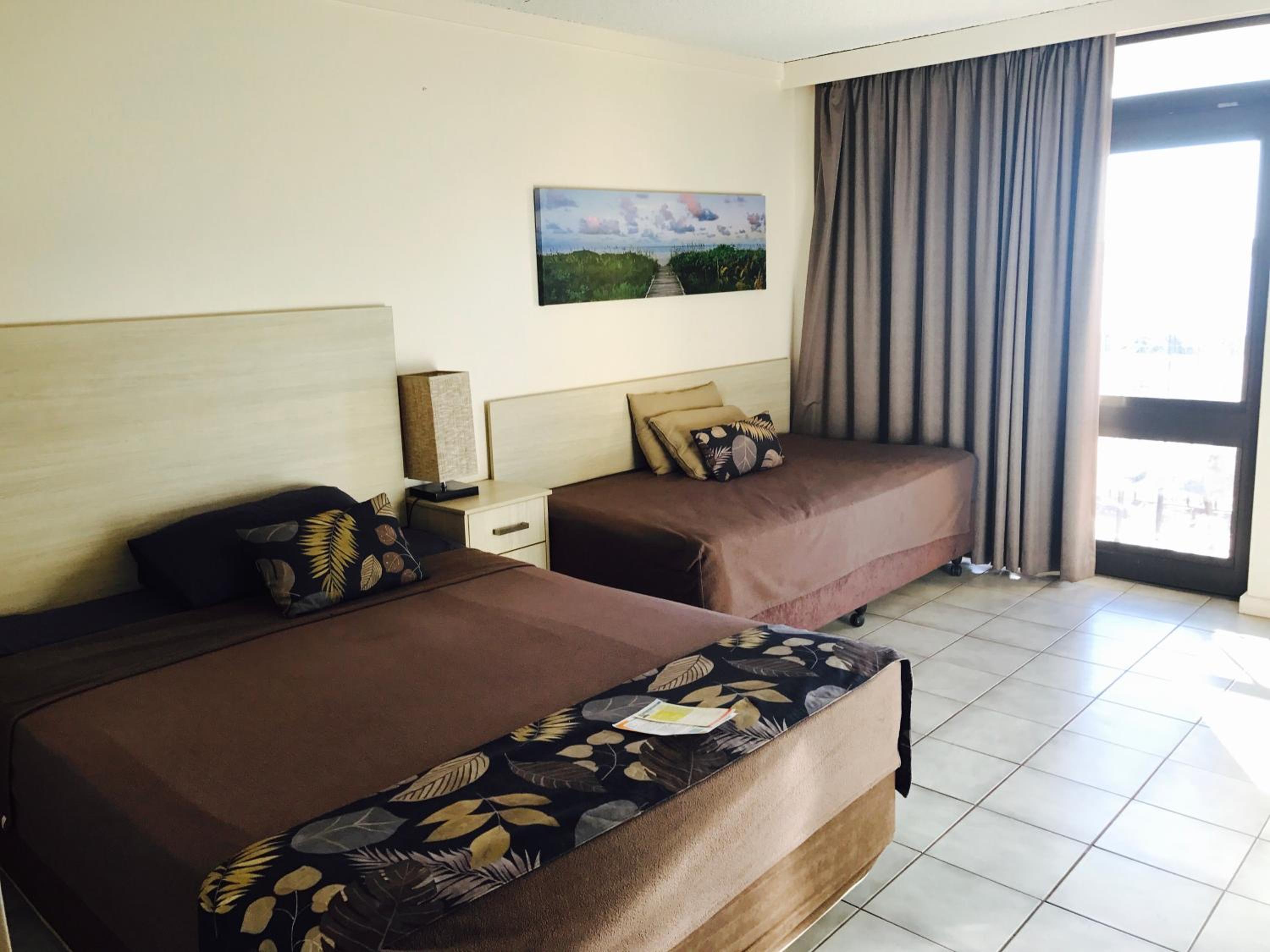 Family Room with Sea View - Pet Friendly photo 3