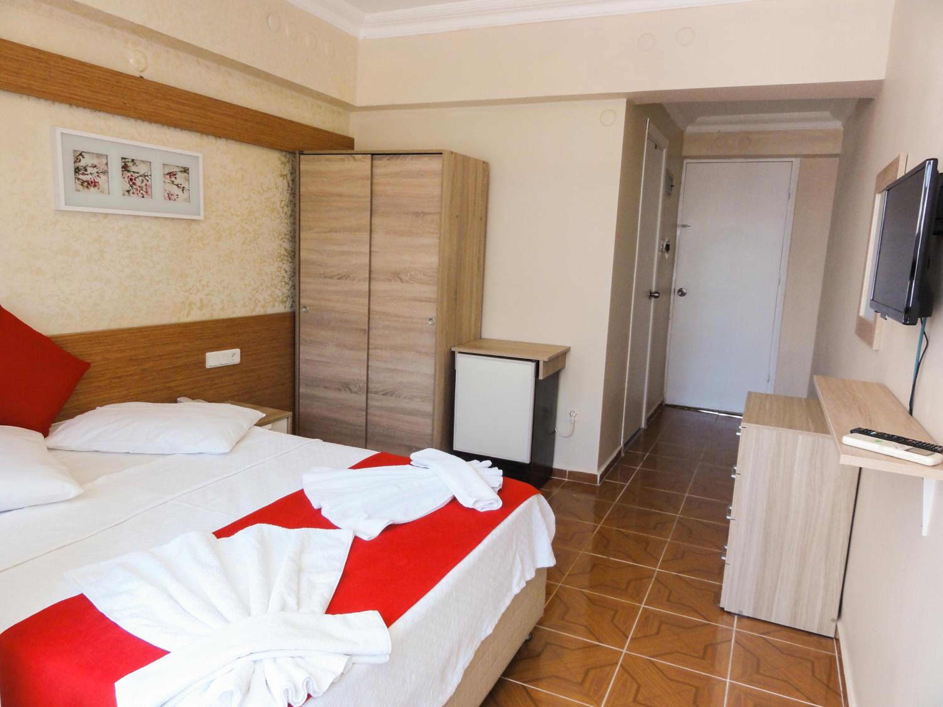Double or Twin Room - Photo 3