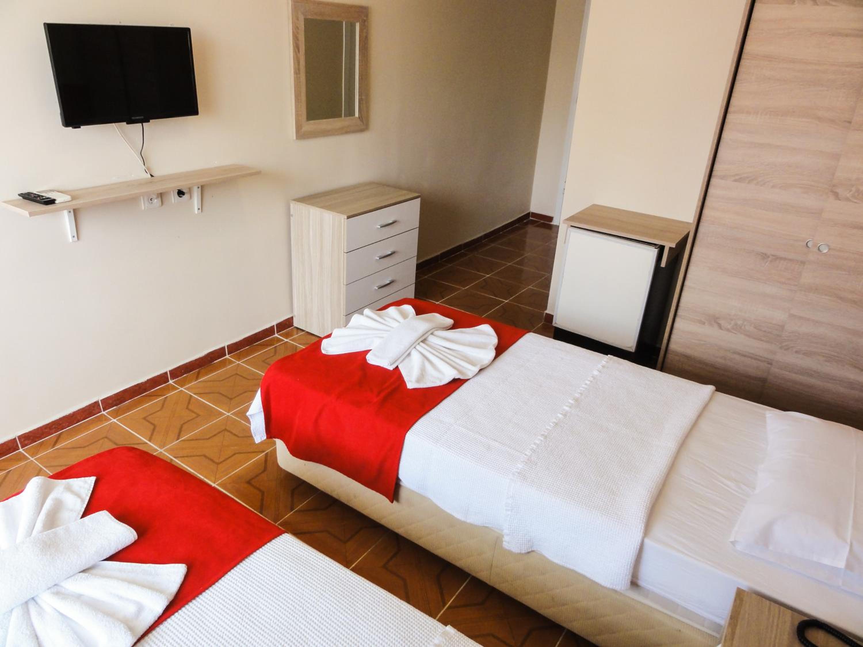Double or Twin Room - Photo 7