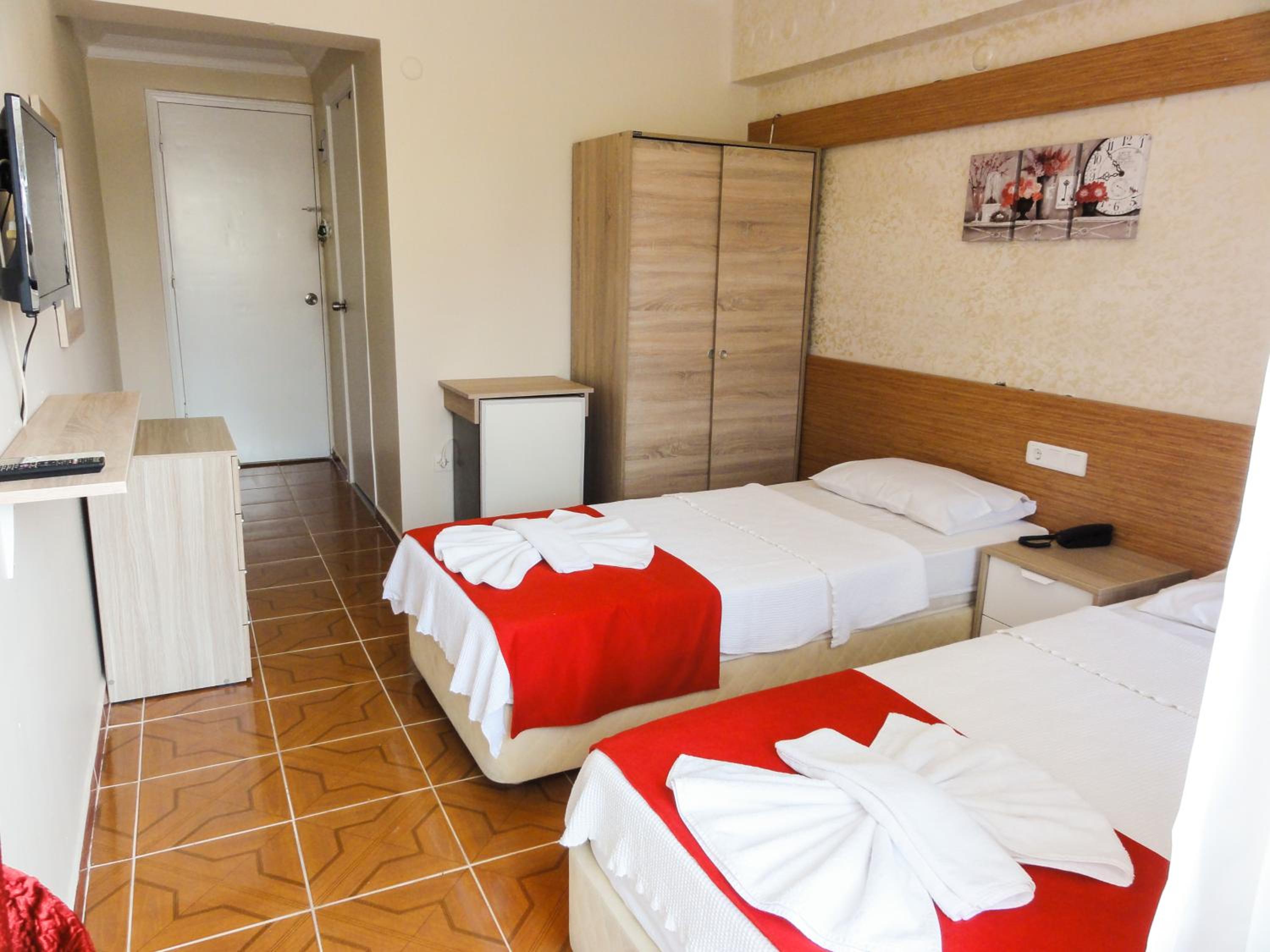 Double or Twin Room - Photo 6