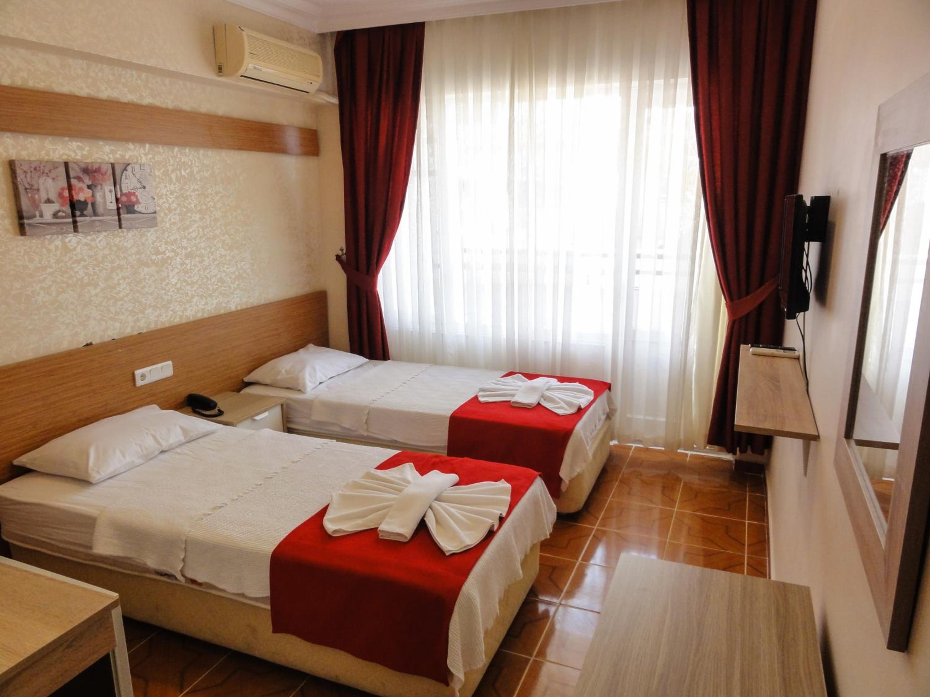 Double or Twin Room - Photo 5