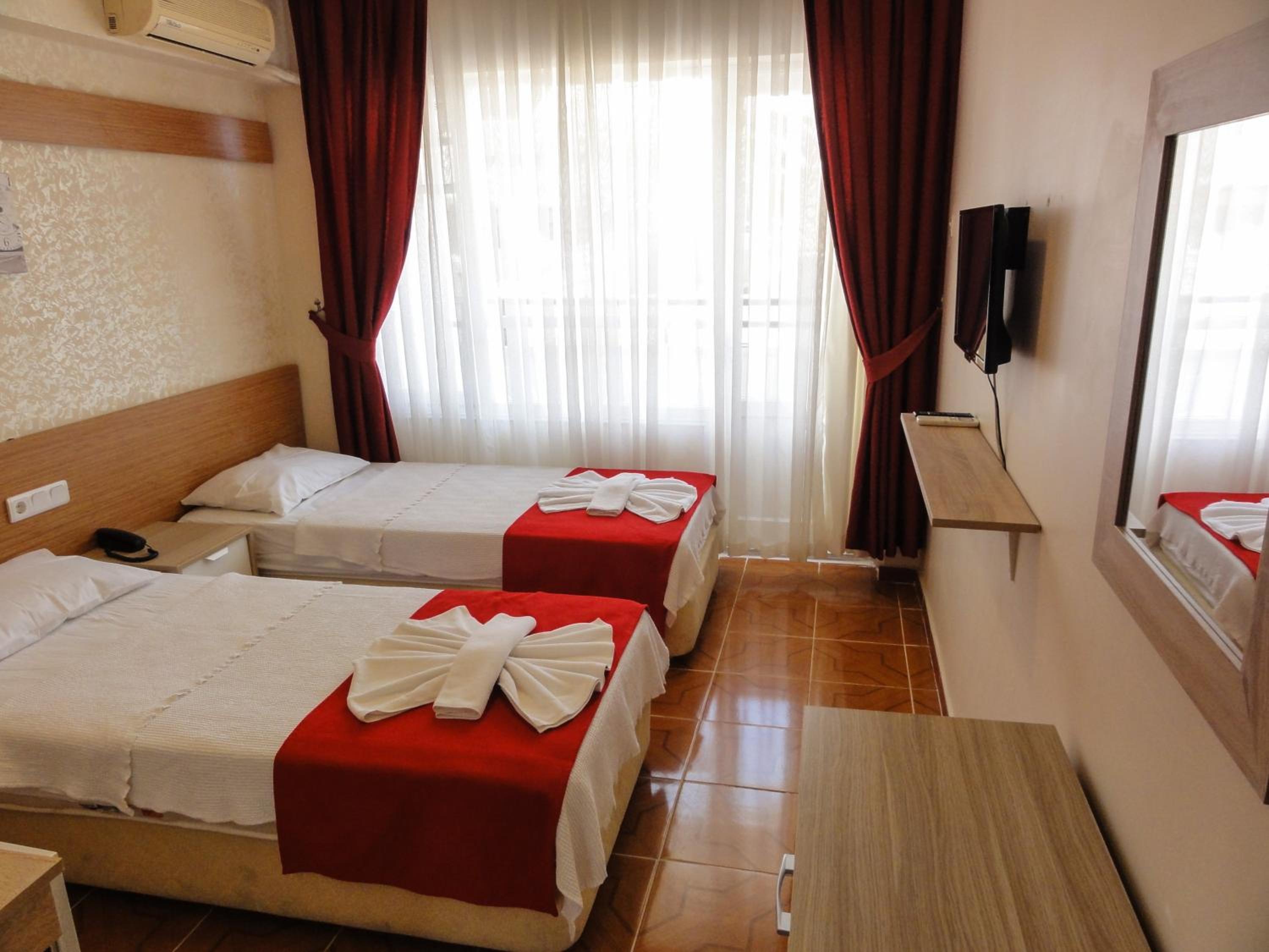 Double or Twin Room - Photo 8
