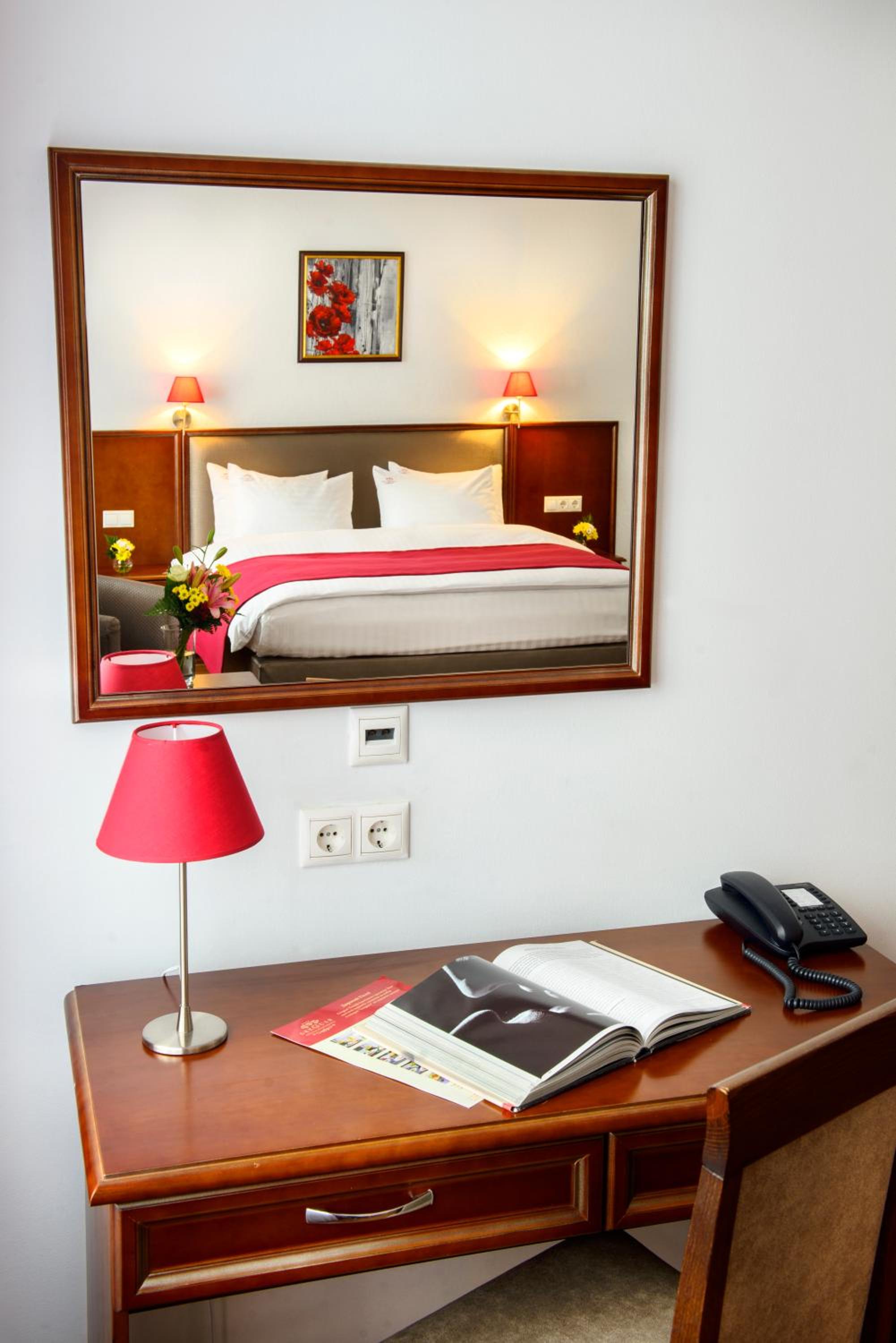 Suite - Photo 15