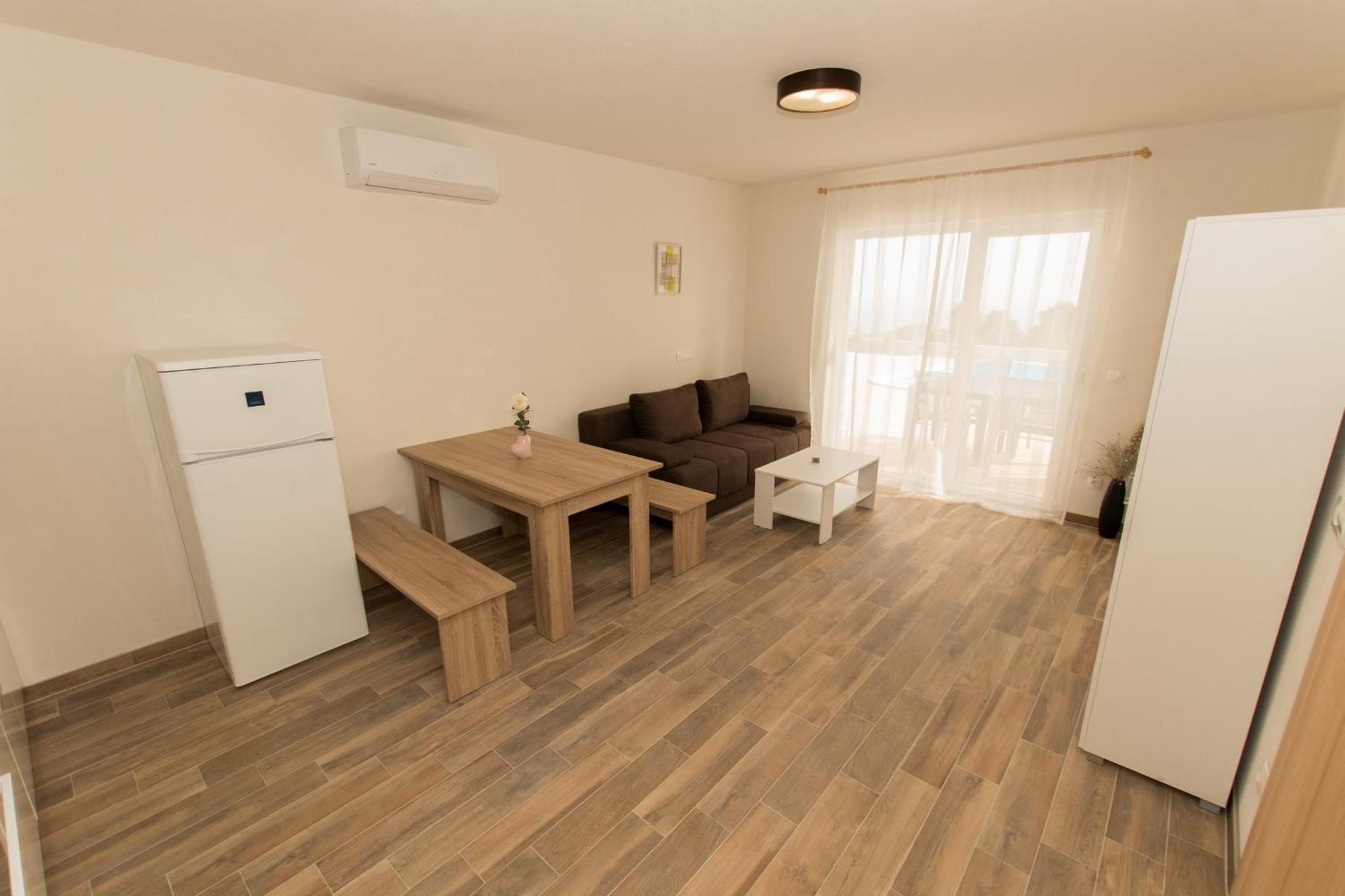 Large Apartment Ground Floor with Sea Vie - no 4