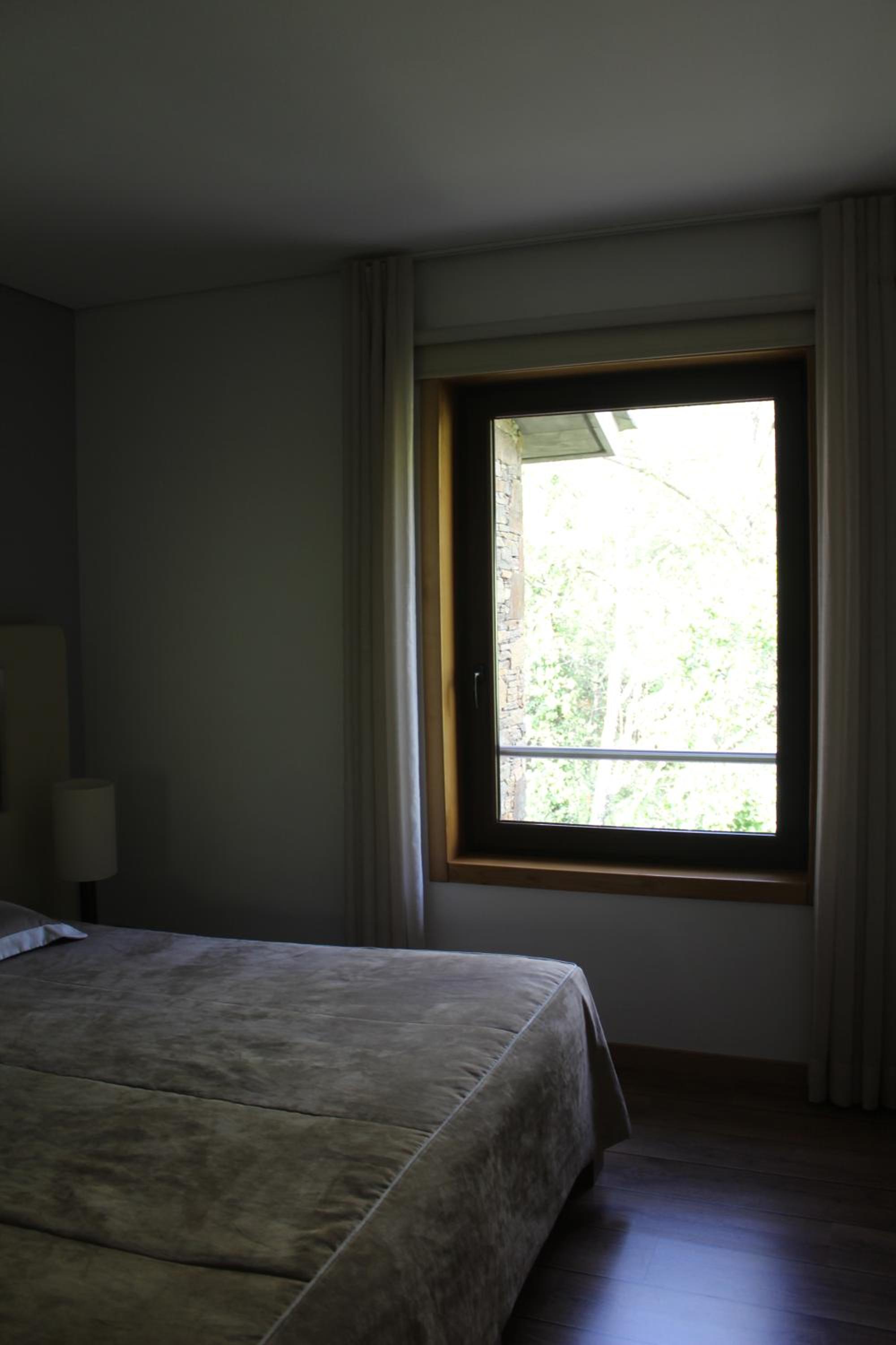 Five-Bedroom House photo 3