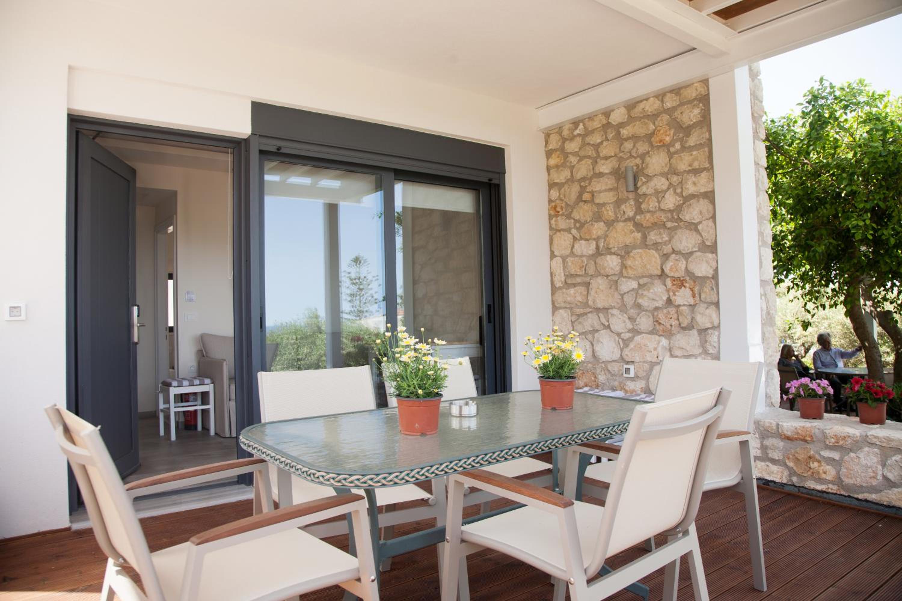Family Two-Bedroom Apartment with Sea View  photo 2