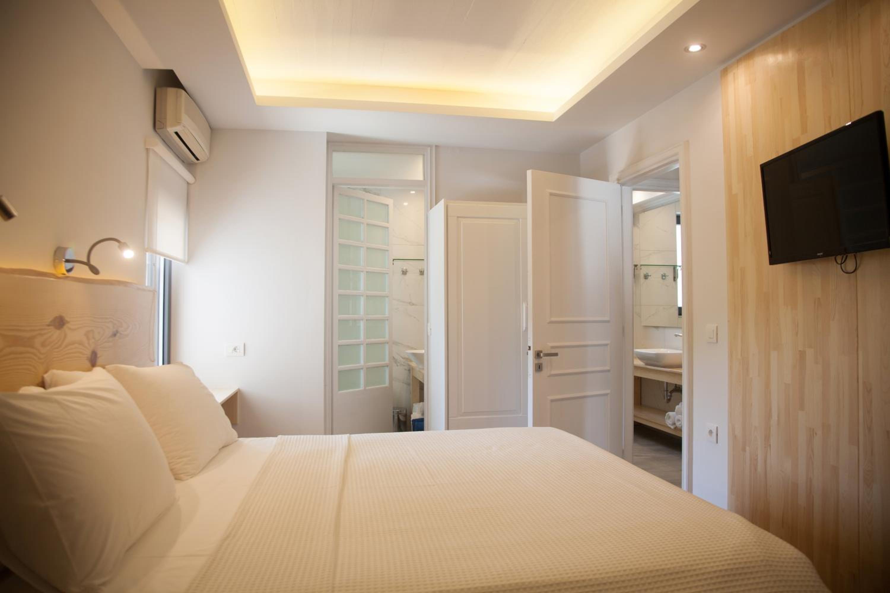 Superior Two-Bedroom Apartment with Sea View photo 2