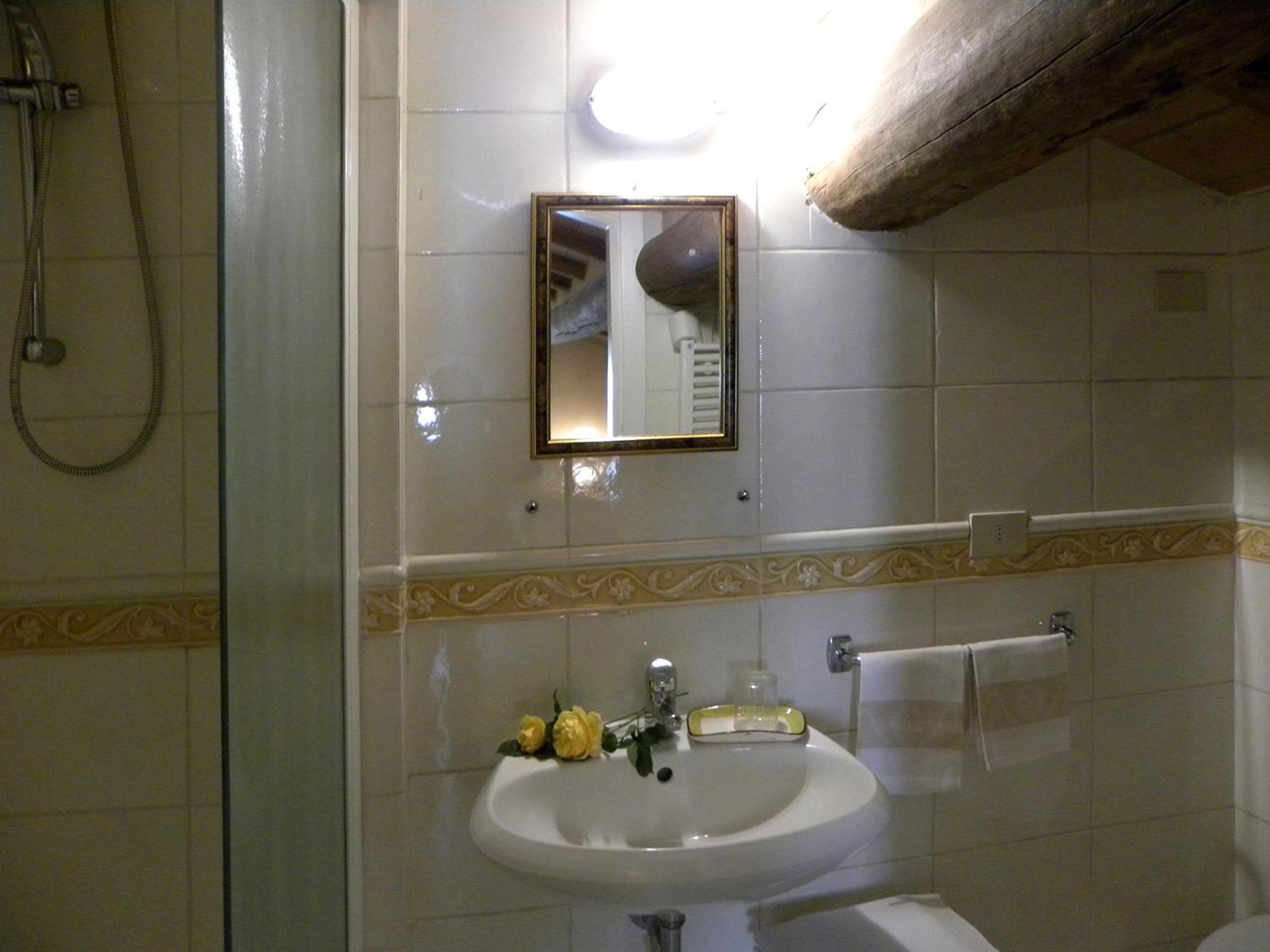 Comfort Triple Room with Shower - Photo 6