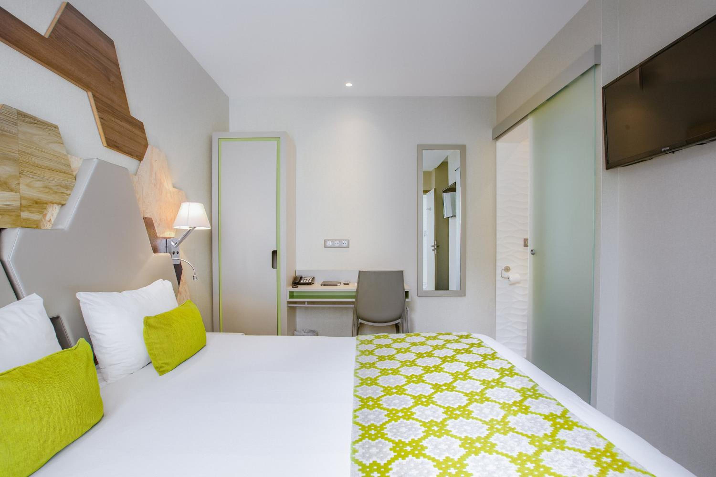 Standard Double Room photo 3