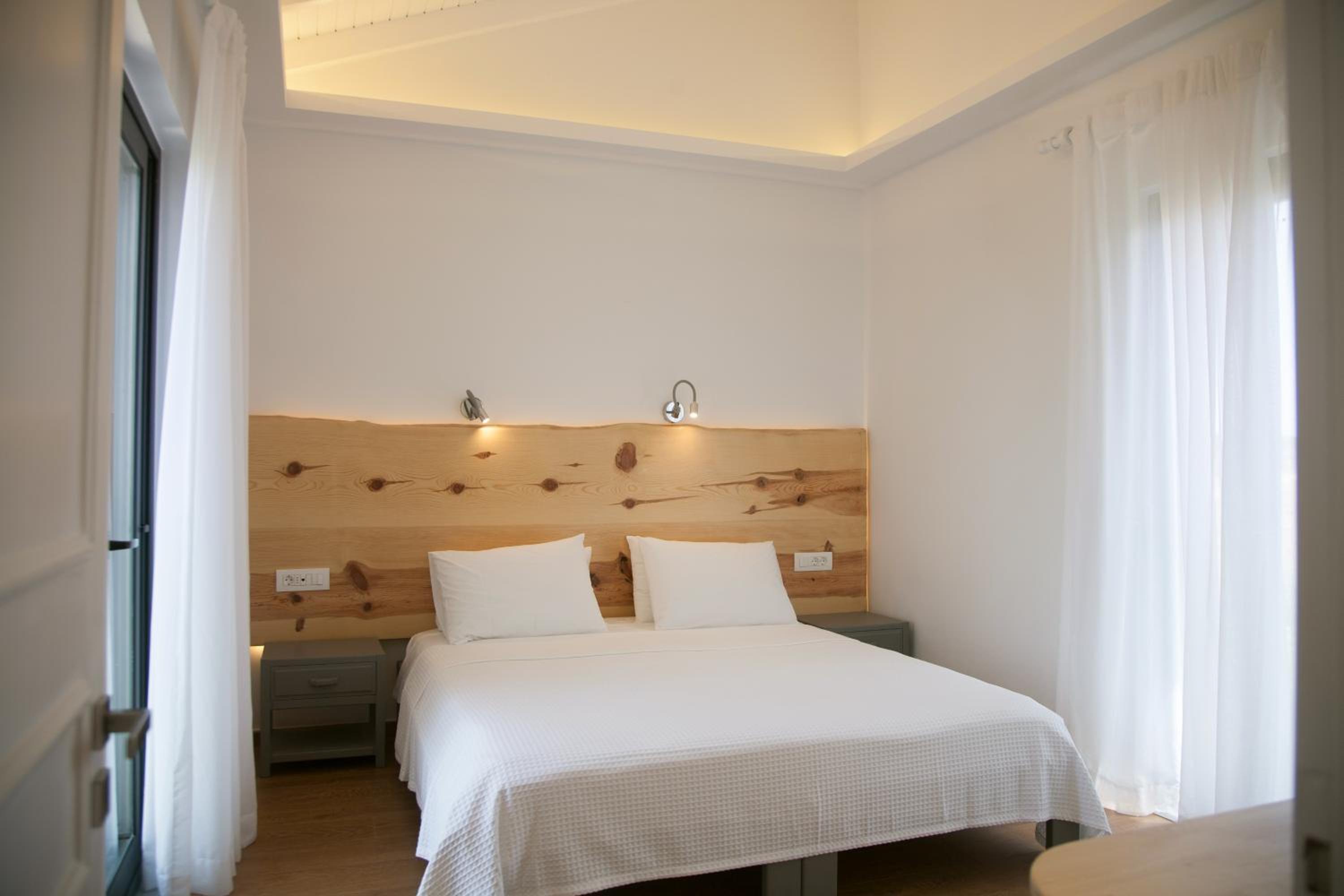 Family Two-Bedroom Apartment with Sea View