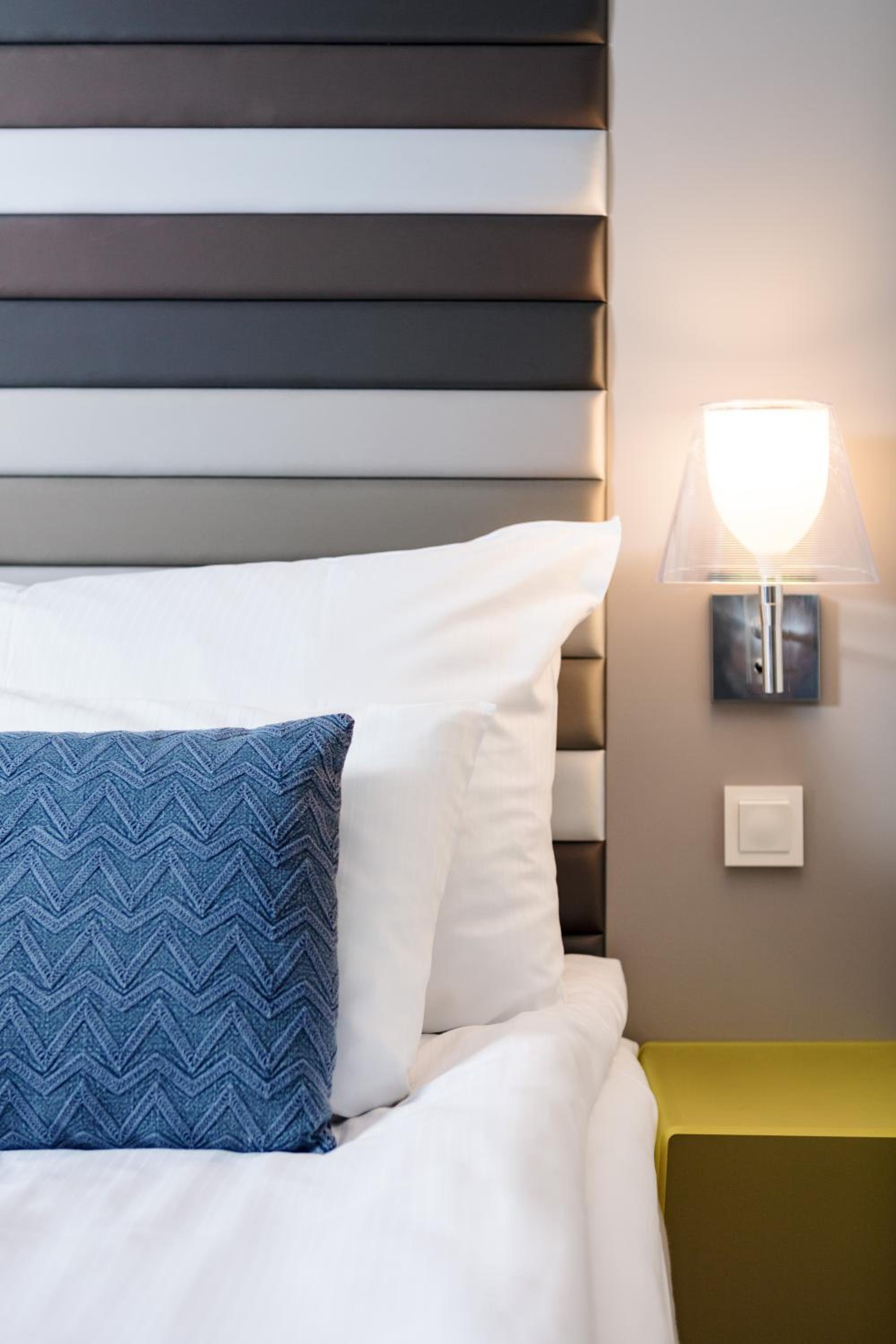 Standard Twin Room - Photo 4