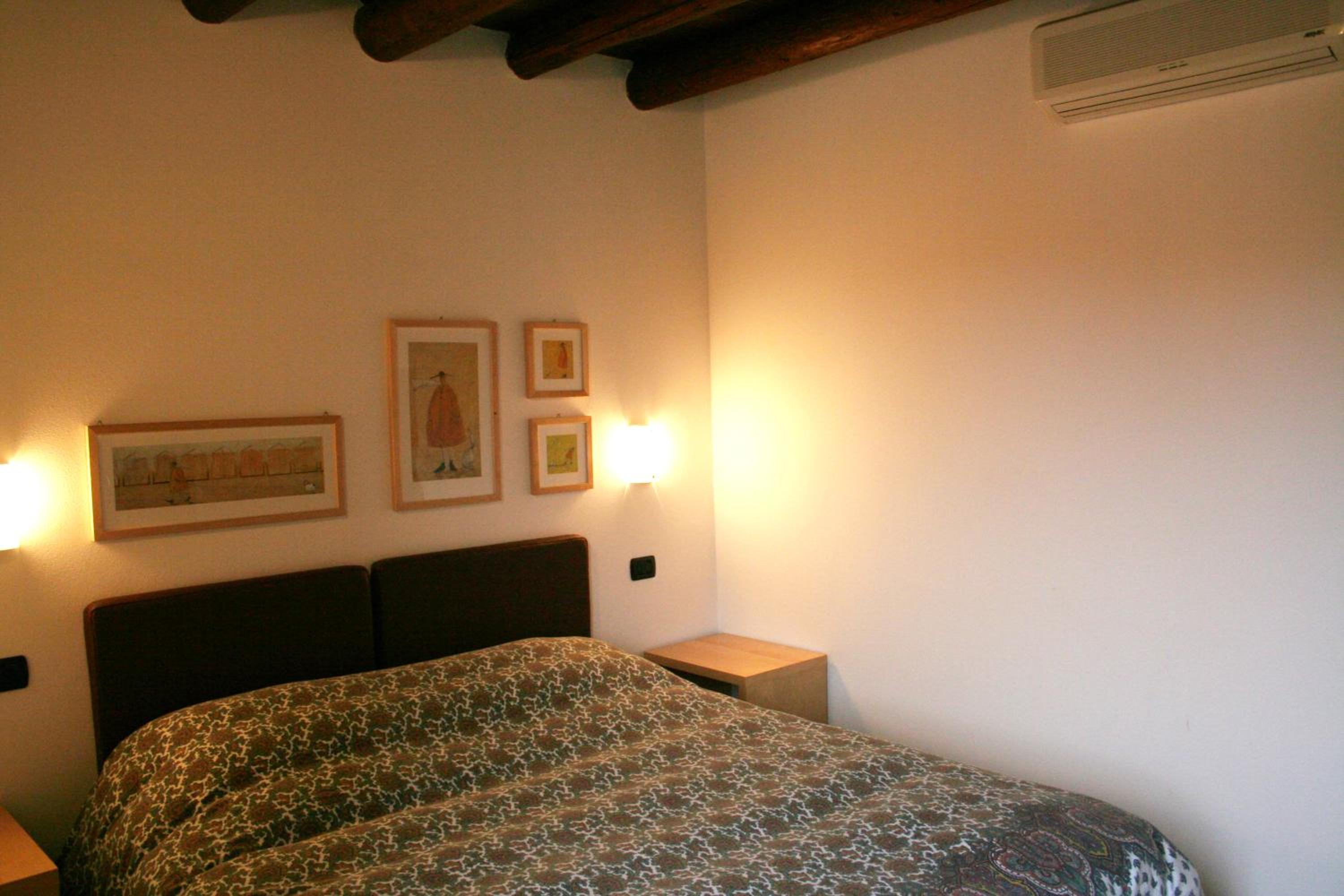 Double or Twin Room with Private Bathroom photo 2