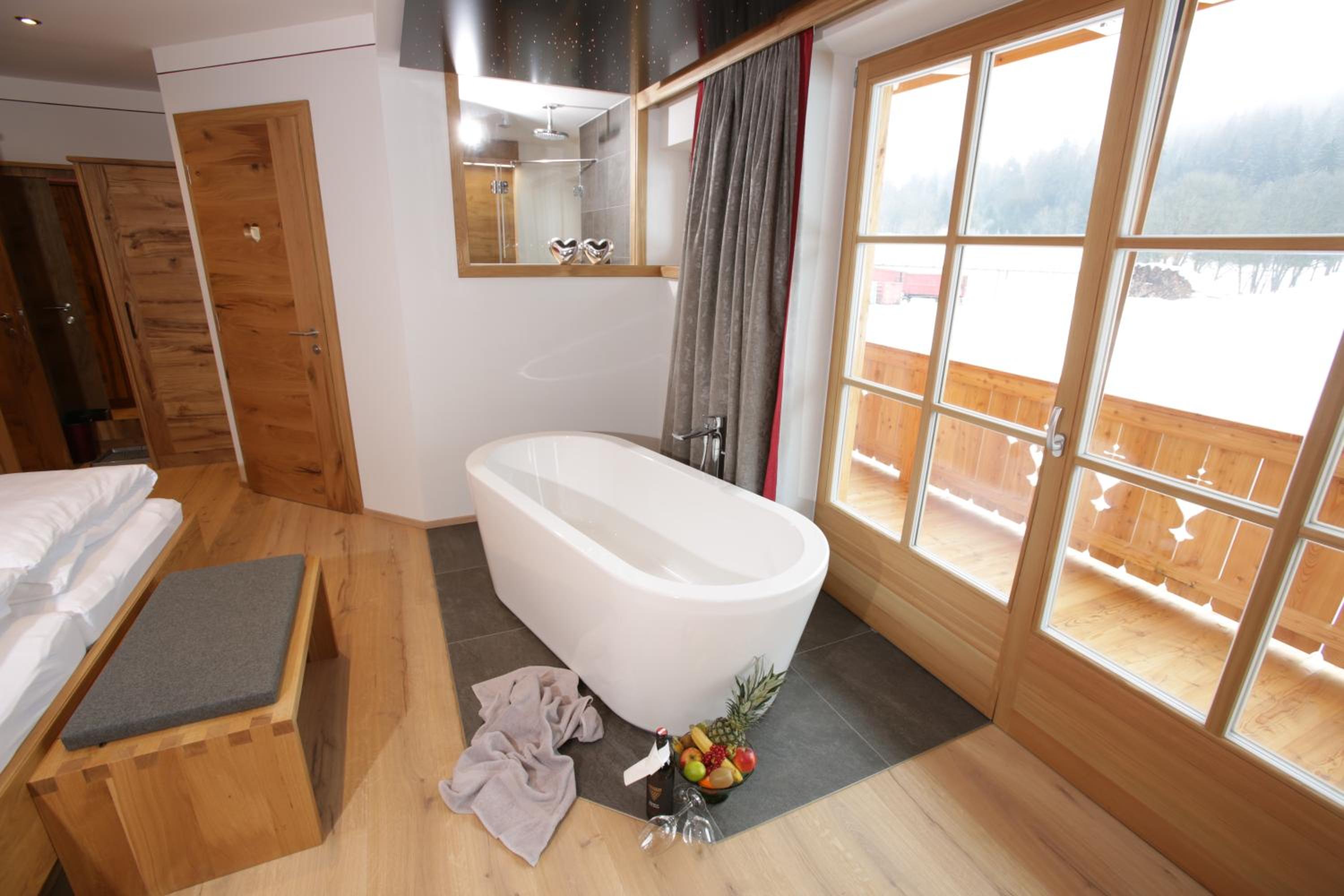 Suite with Mountain View - Photo 4