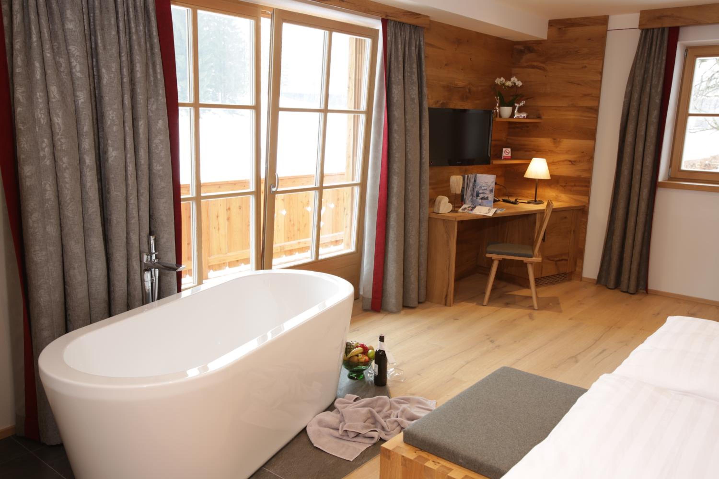 Suite with Mountain View - Photo 6