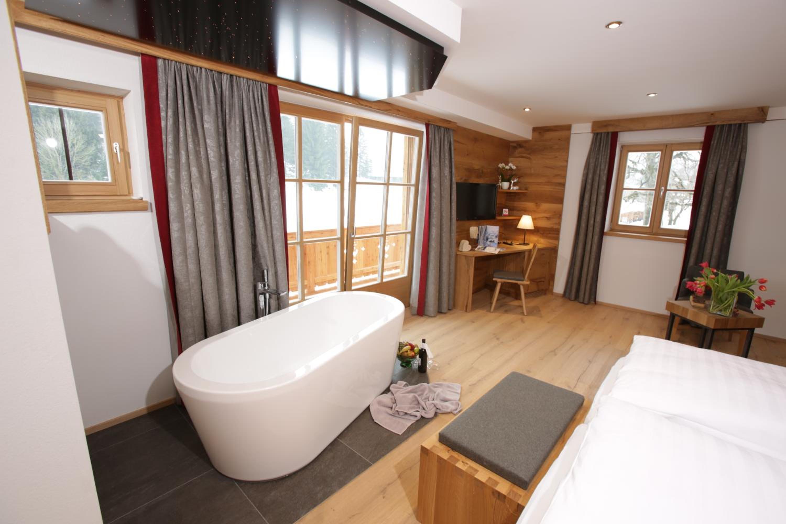 Suite with Mountain View - Photo 7