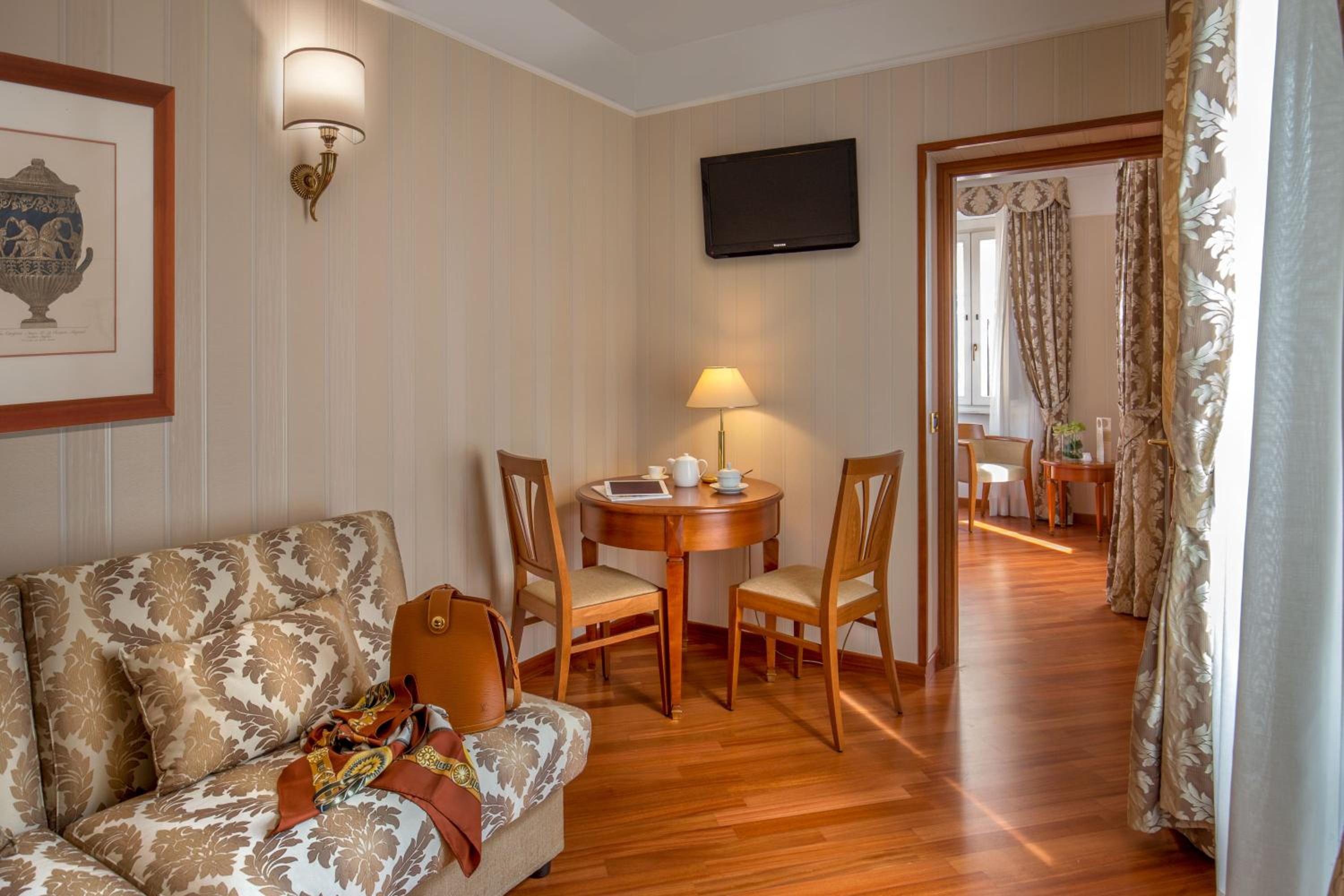 Family Room (2 Adults + 1 Child) photo 2