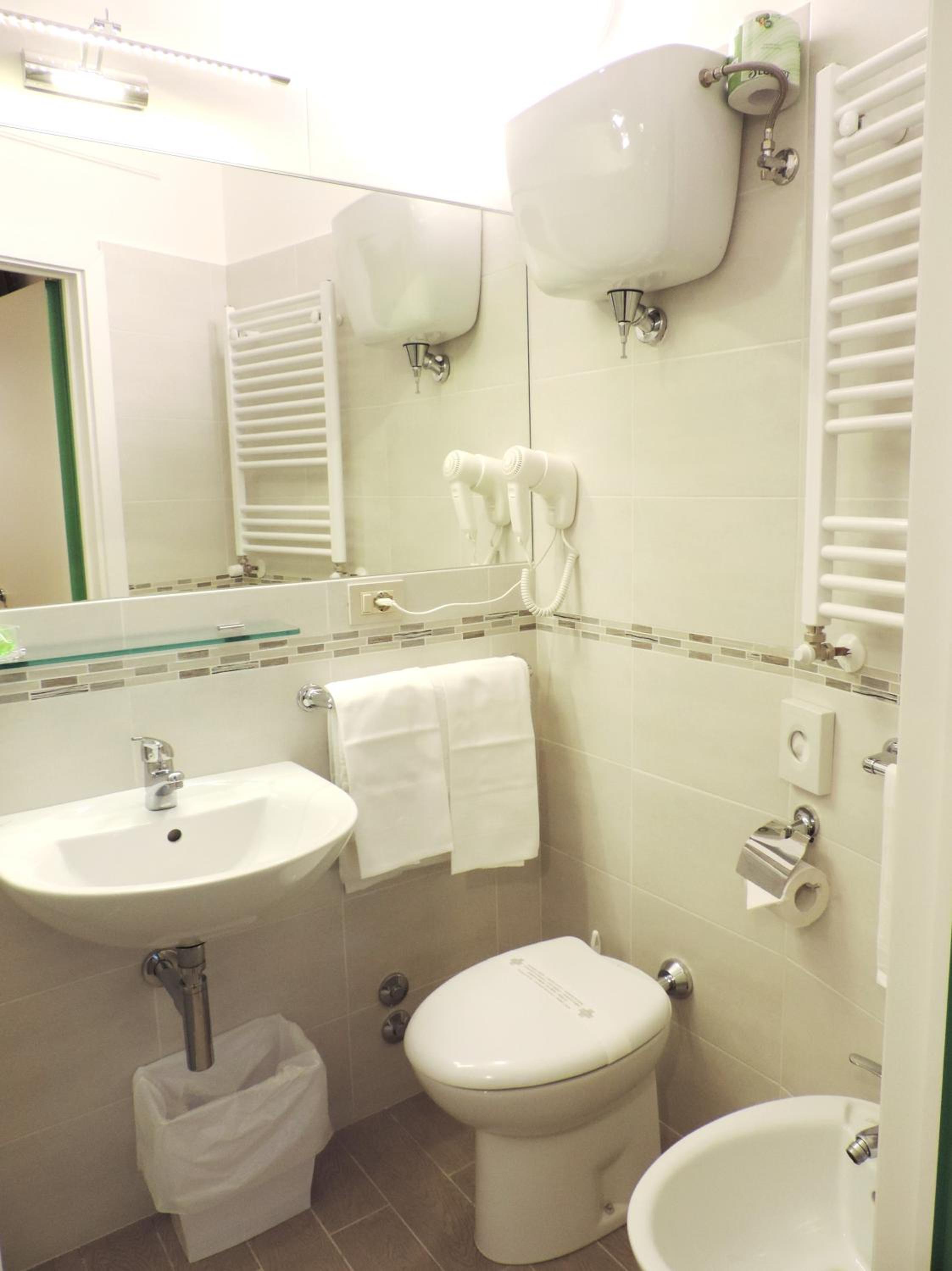 Double or Twin Room with View - Photo 4