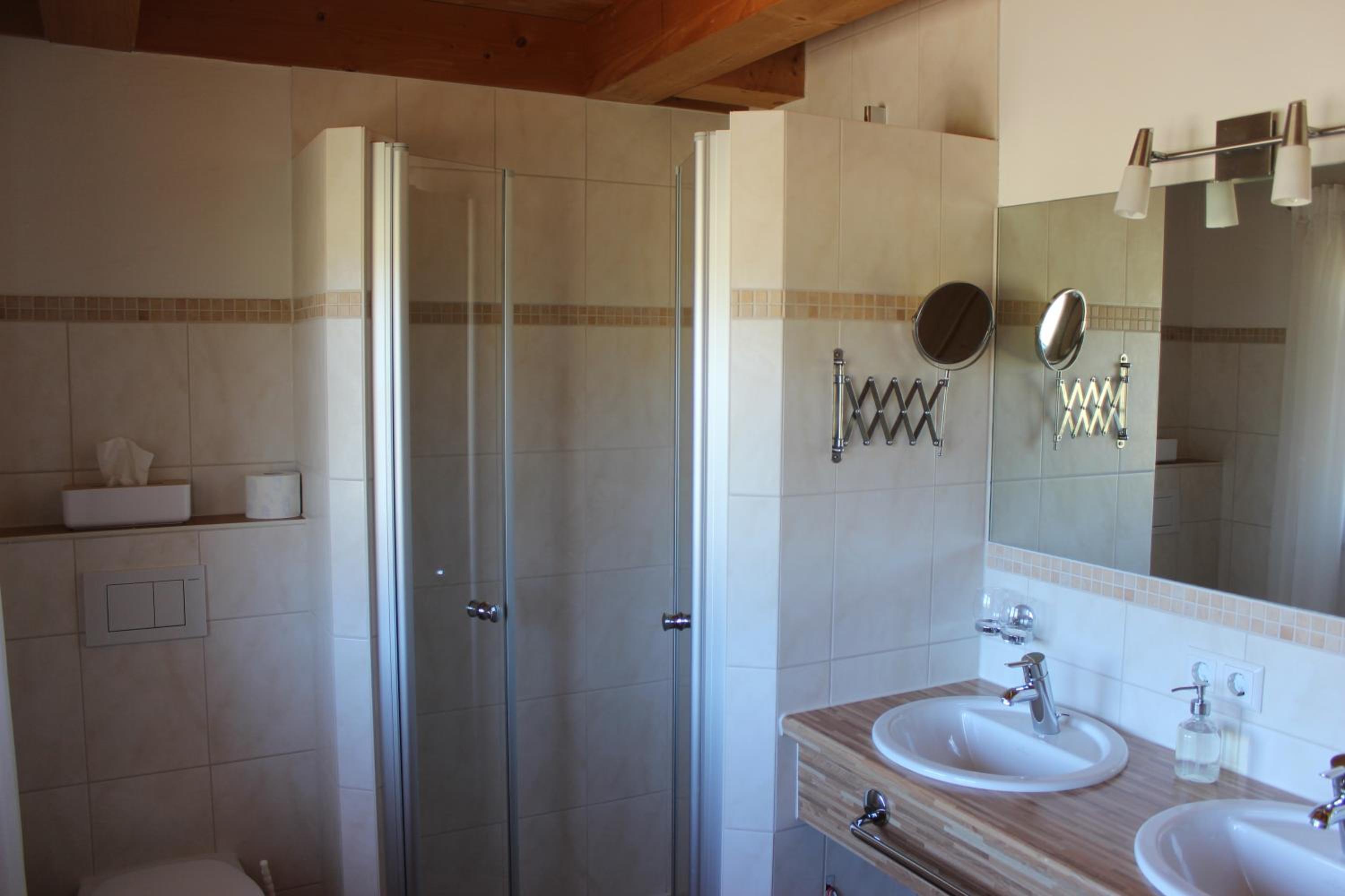 Two-Bedroom Deluxe Apartment with Garden View photo 2