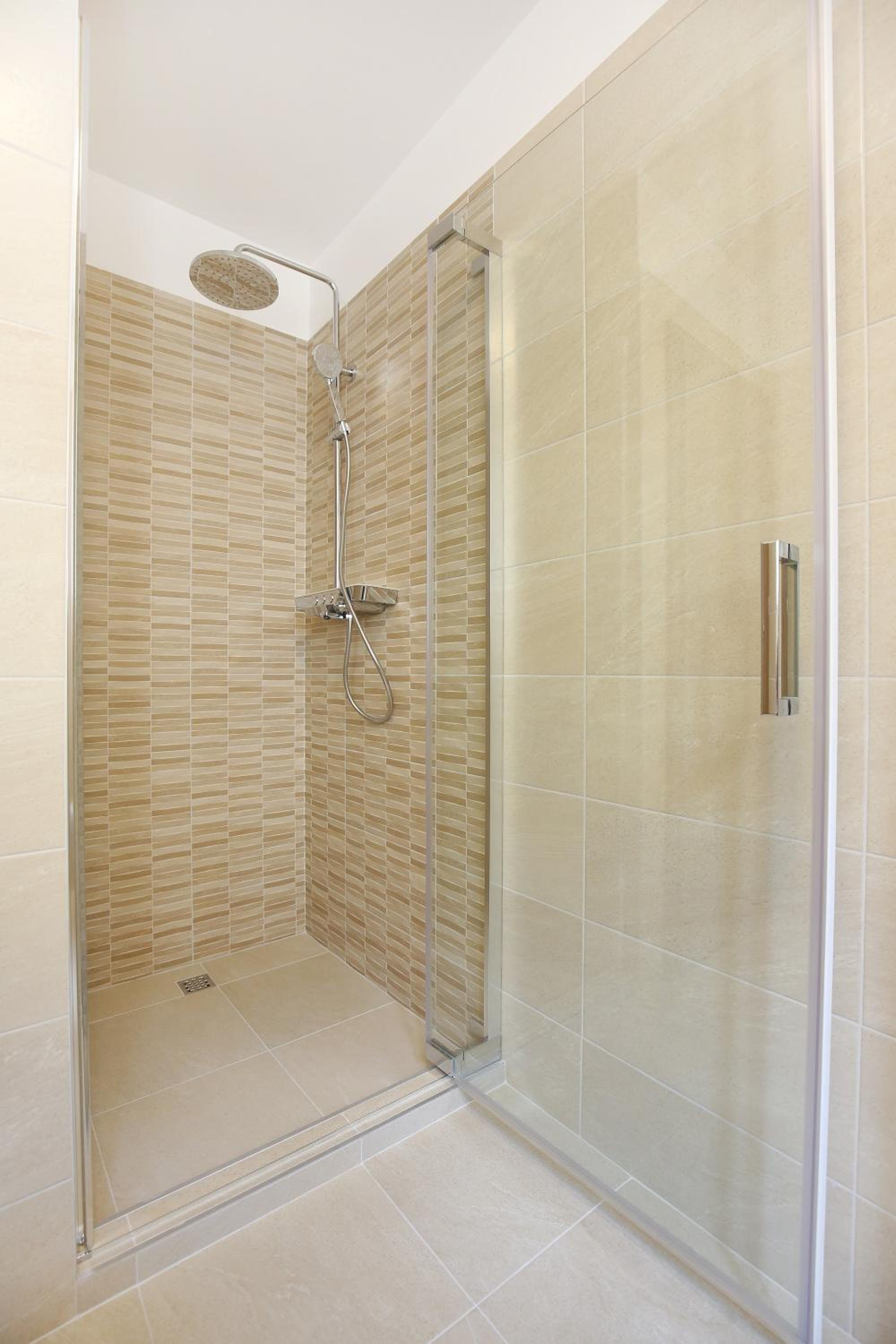 Studio Apartment with Balcony - Photo 3