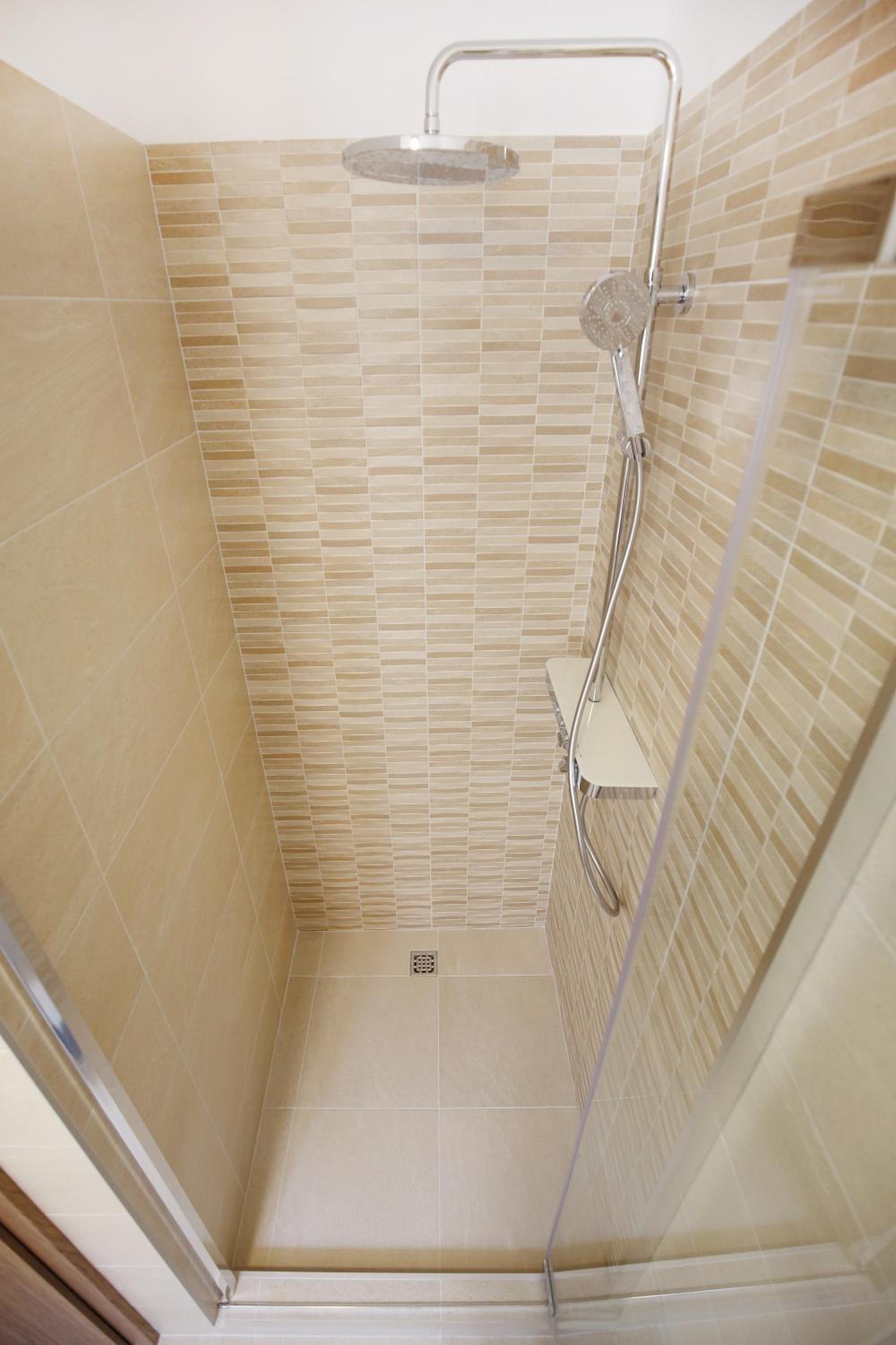Studio Apartment with Balcony - Photo 4