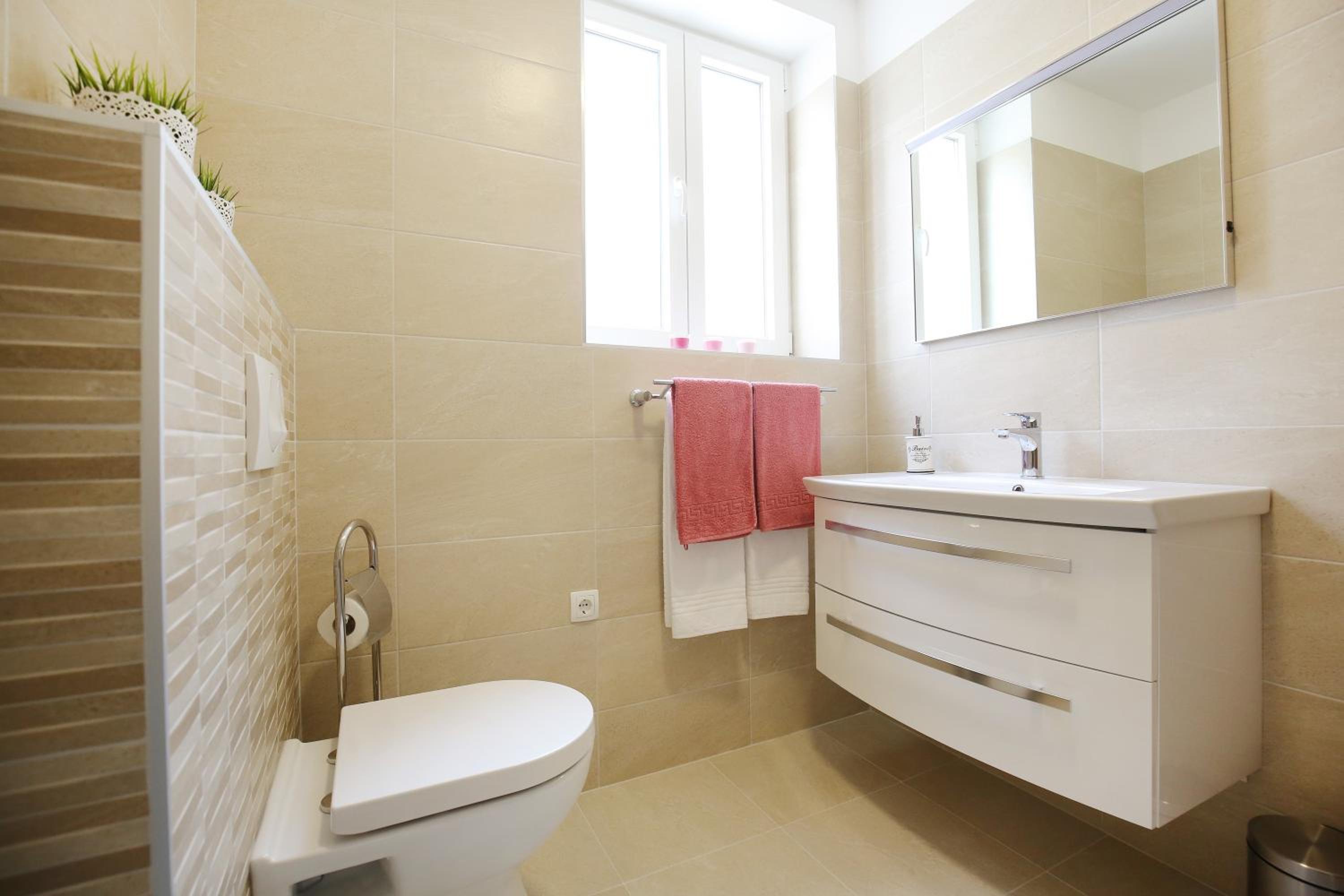 Studio Apartment with Balcony - Photo 20