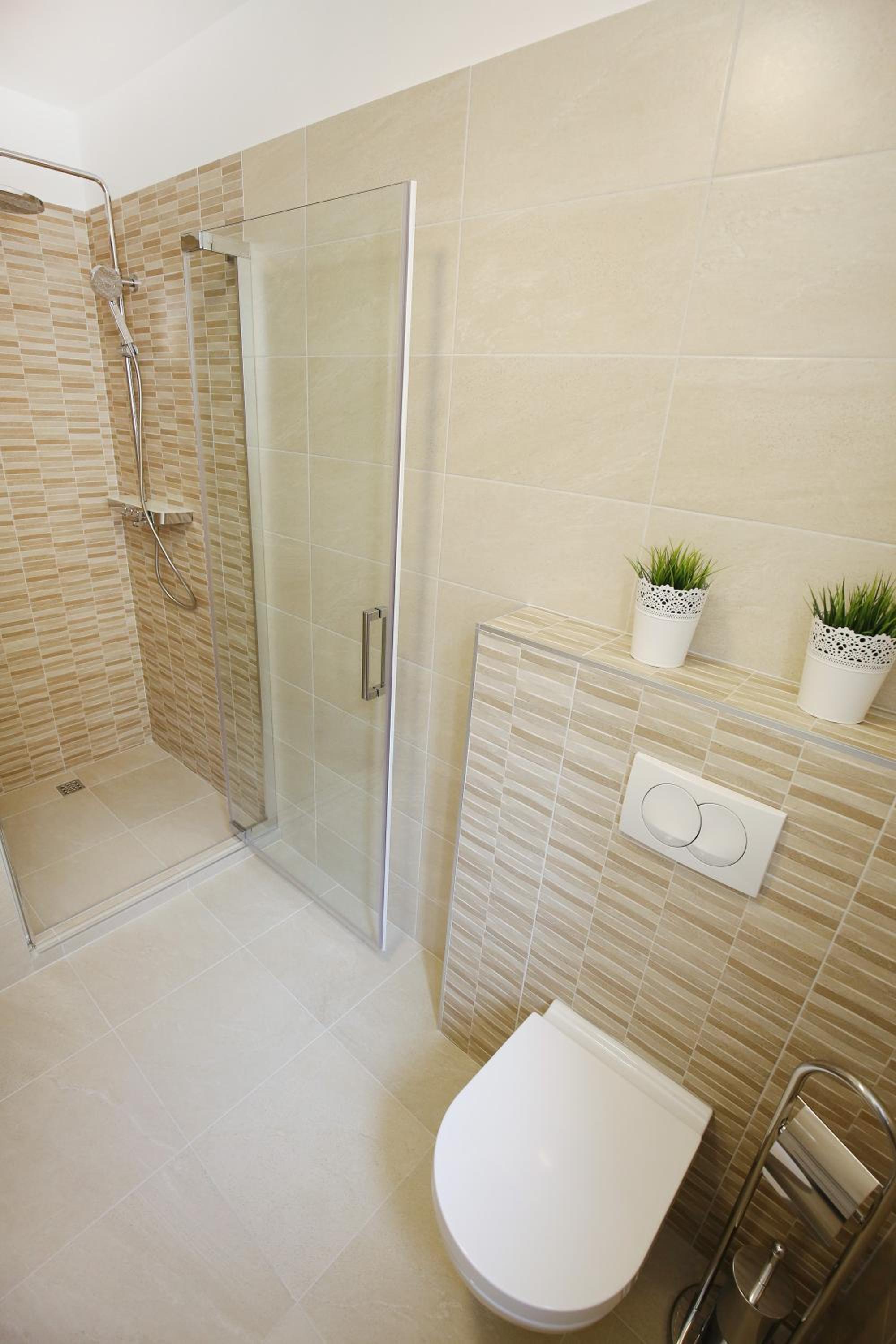 Studio Apartment with Balcony - Photo 2
