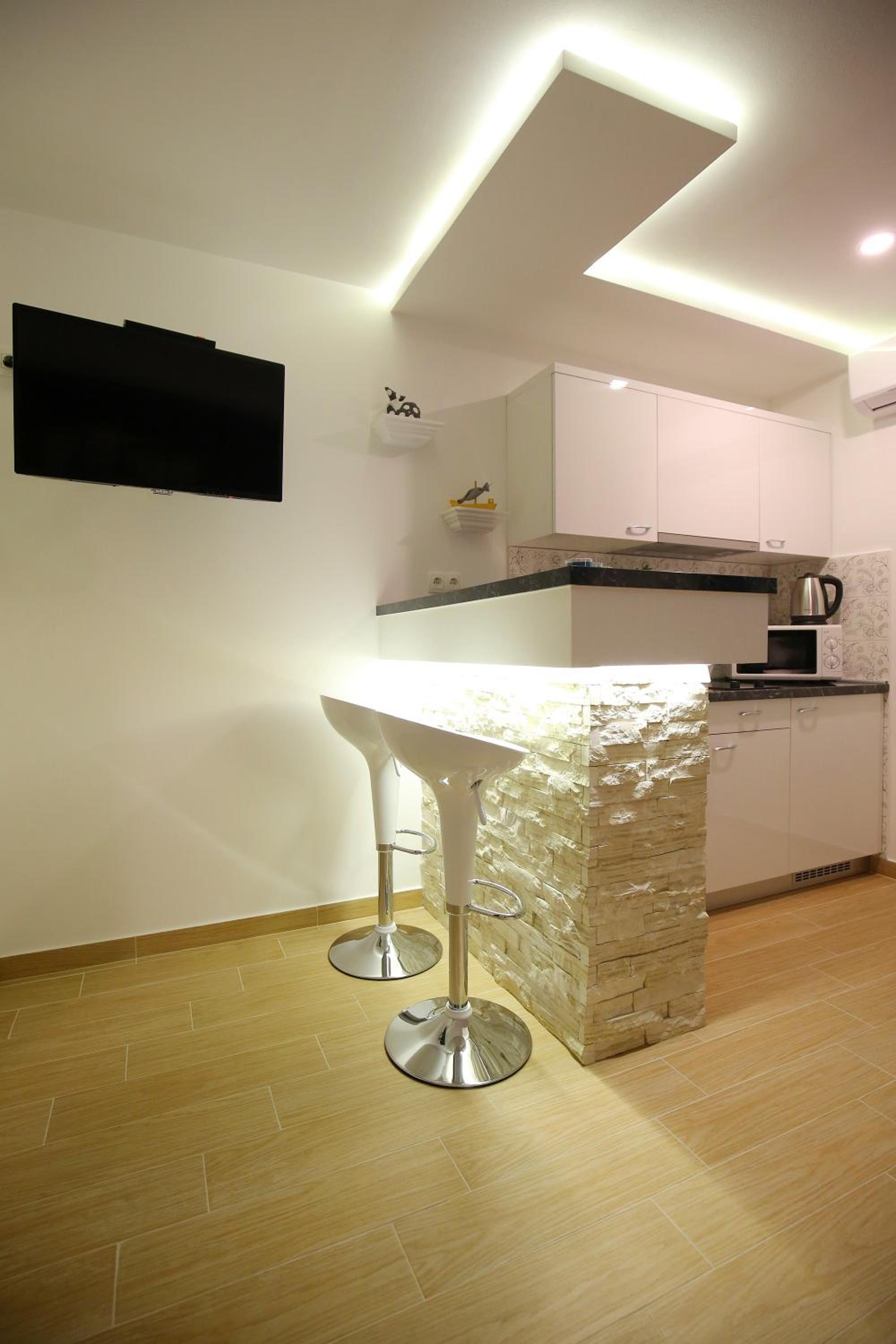 Studio Apartment - Photo 19