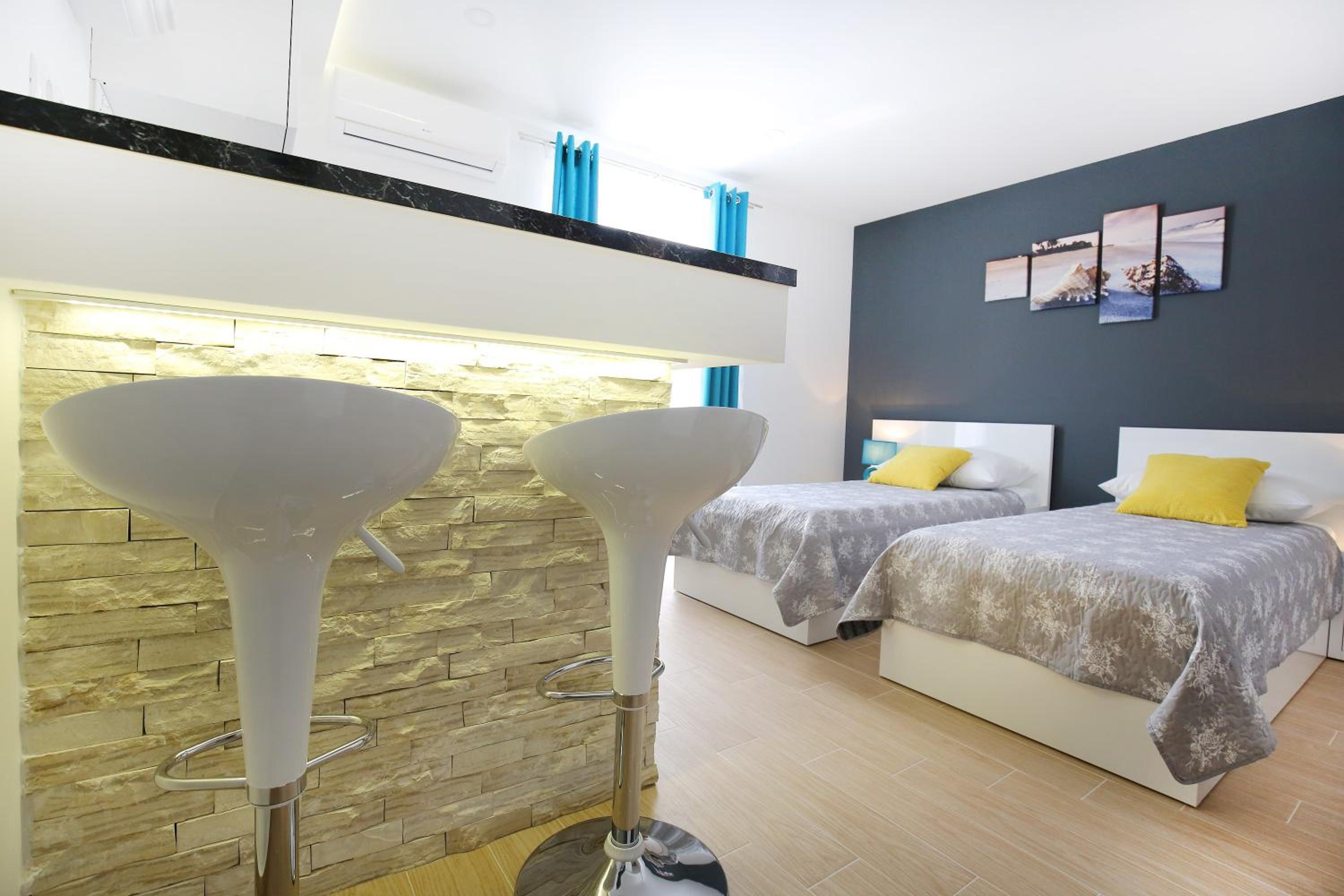 Studio Apartment - Photo 20